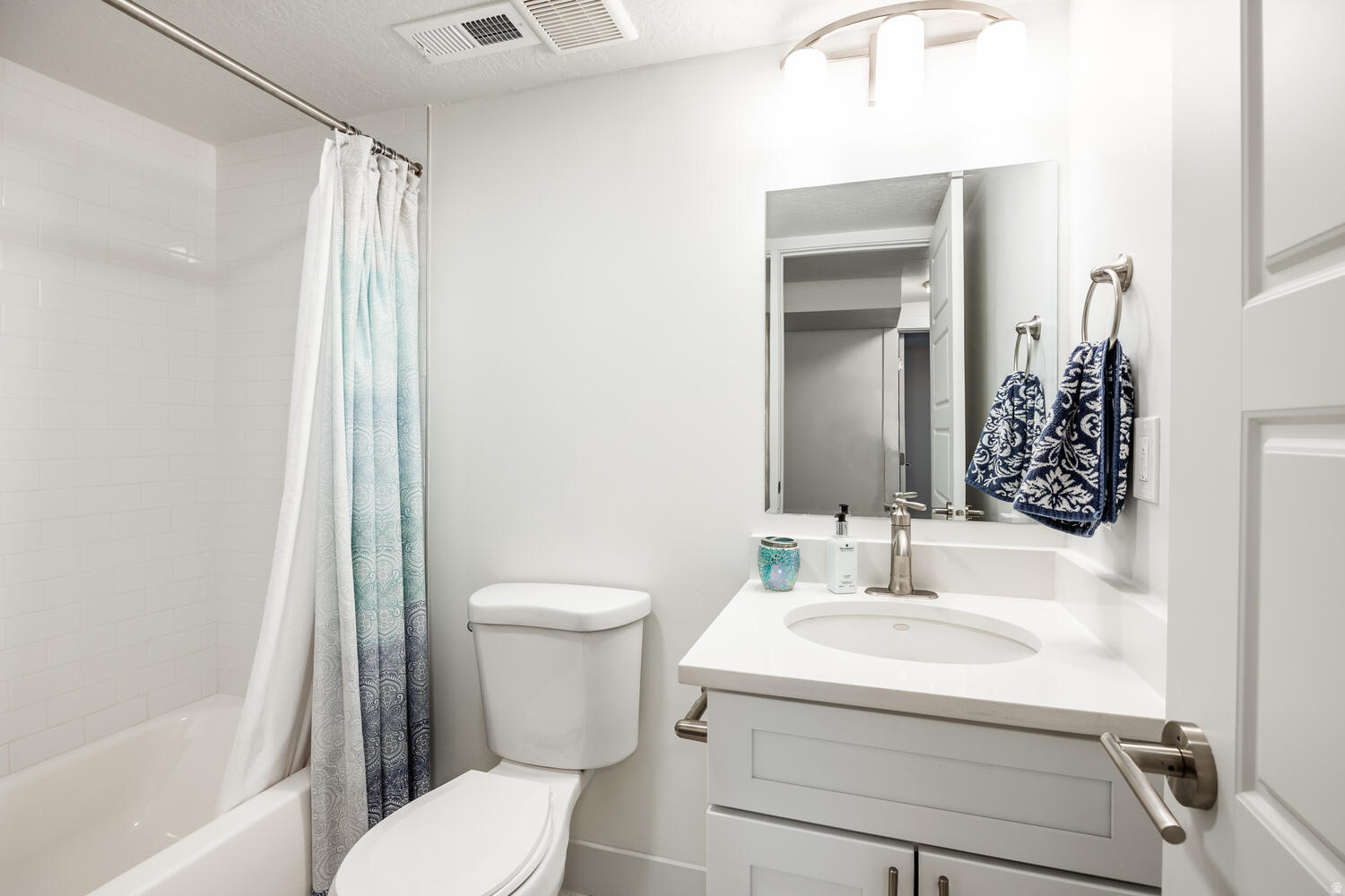 BEVERLY HEIGHTS - Residential Lease