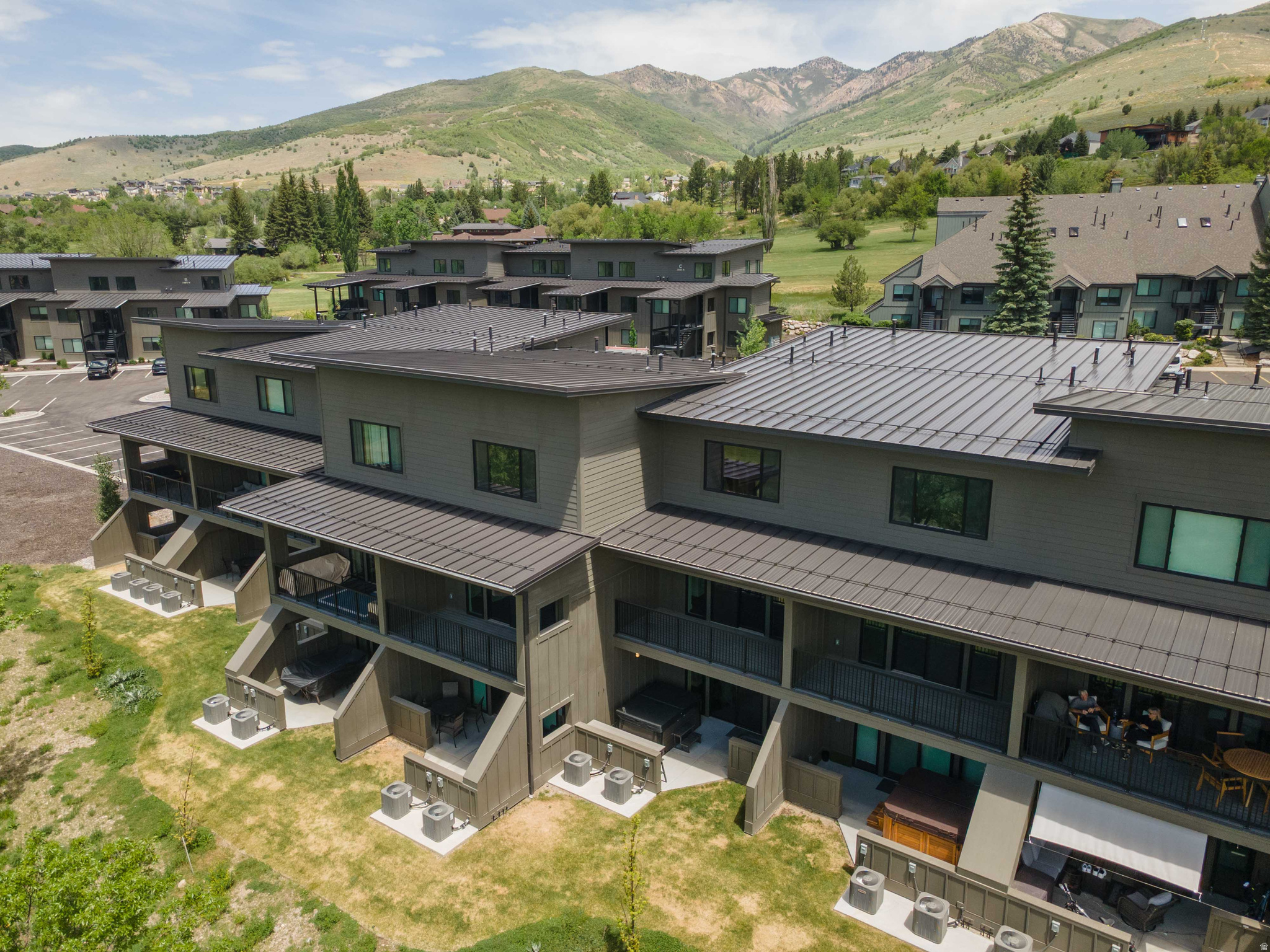 THE POINTE AT WOLF CREEK - Residential