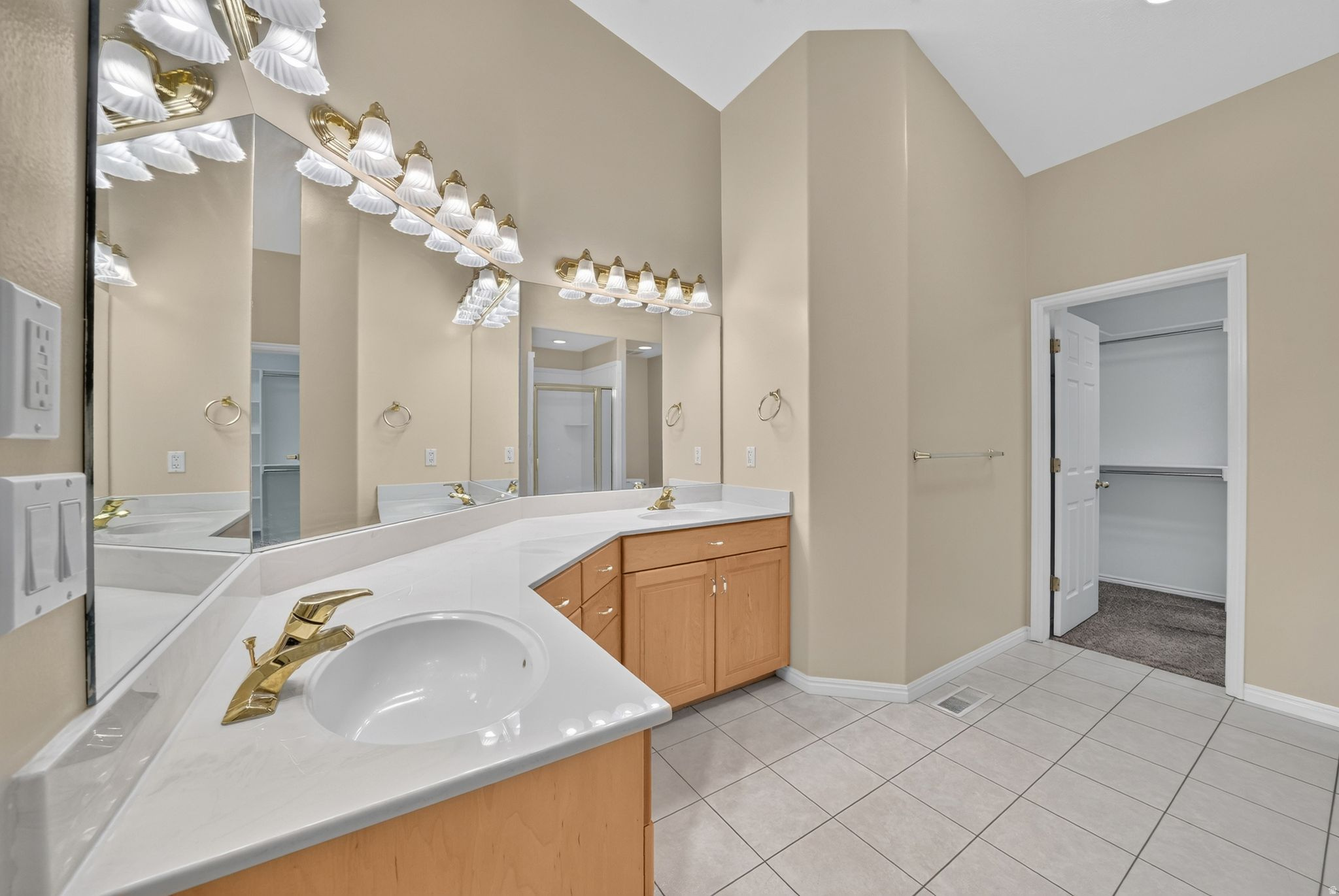 COUNTRY SPRINGS - Residential