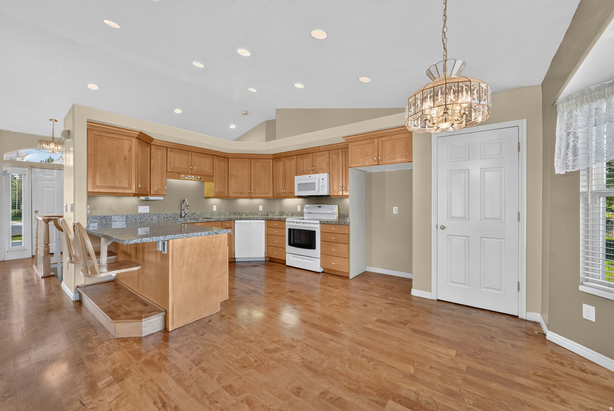 COUNTRY SPRINGS - Residential