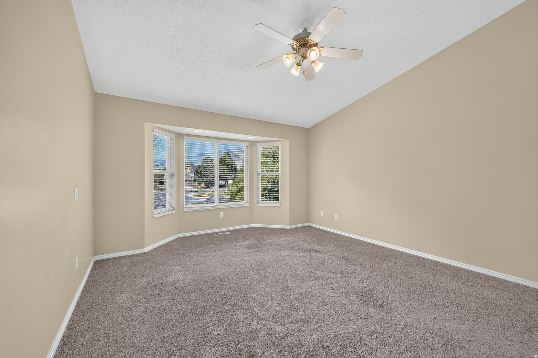 COUNTRY SPRINGS - Residential