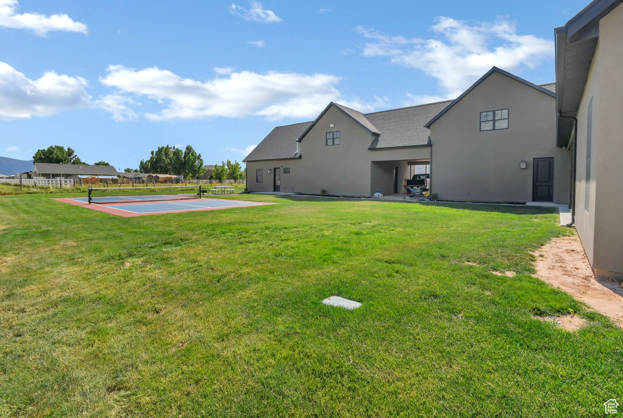 NORTH MEADOW - Residential