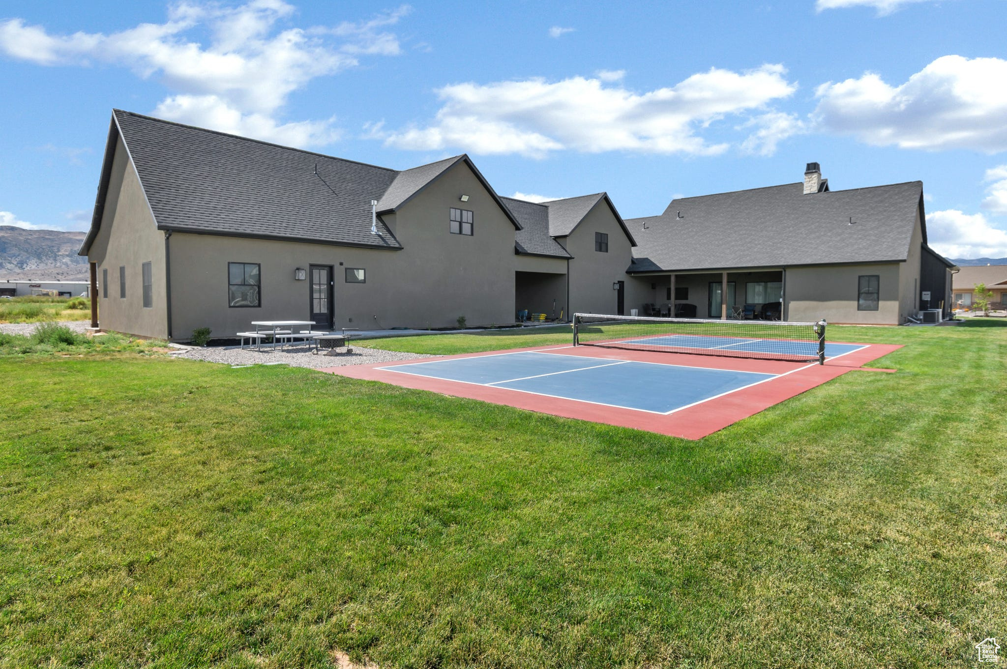 NORTH MEADOW - Residential