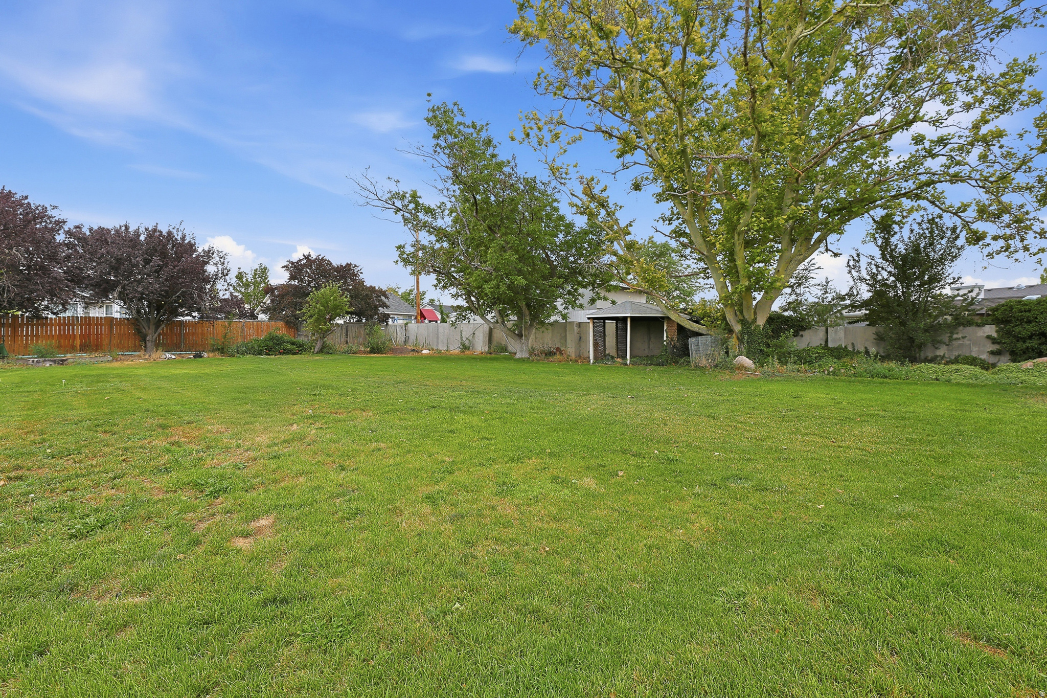 TRESTLE COURT - Residential