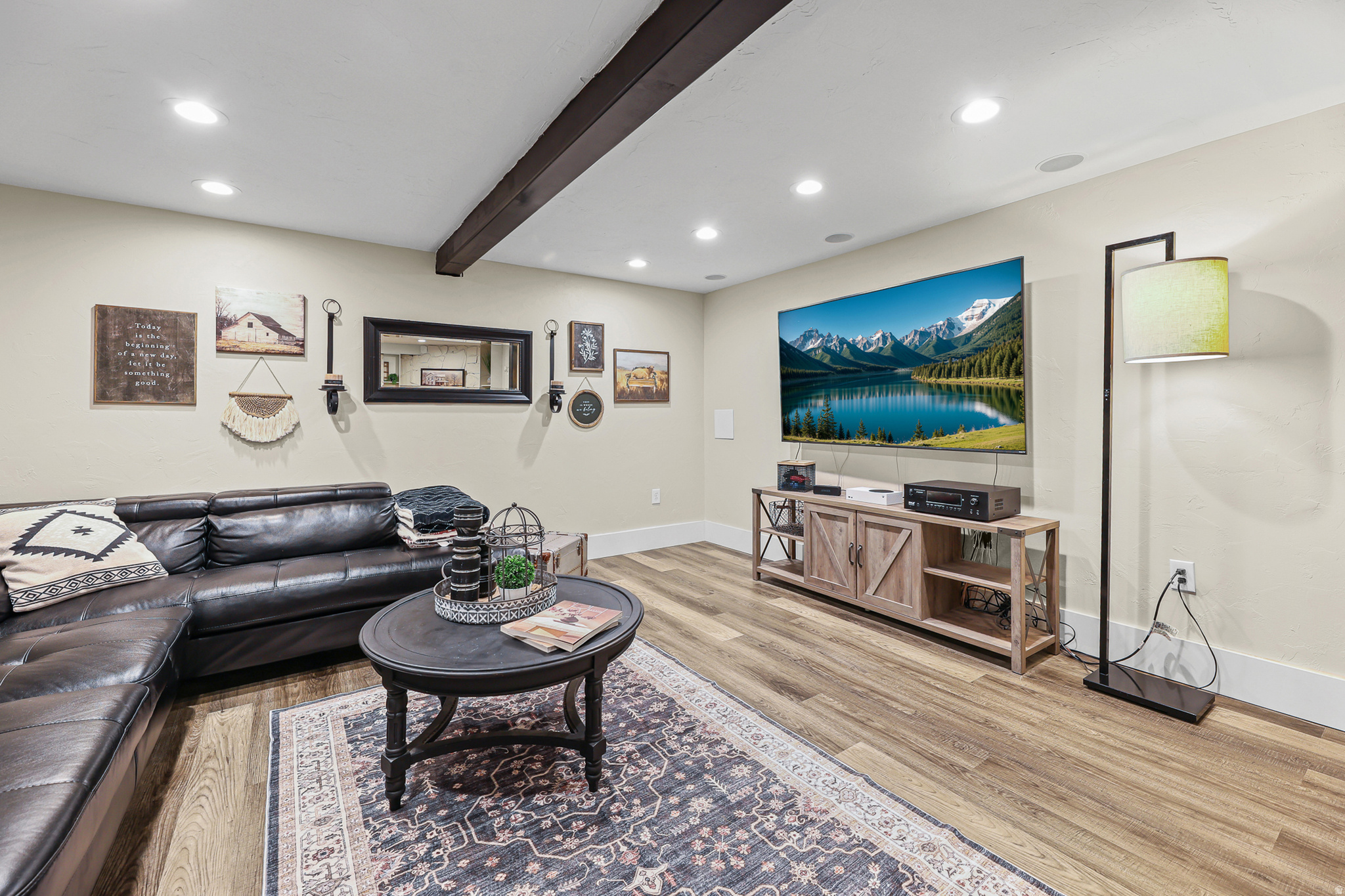 TRESTLE COURT - Residential