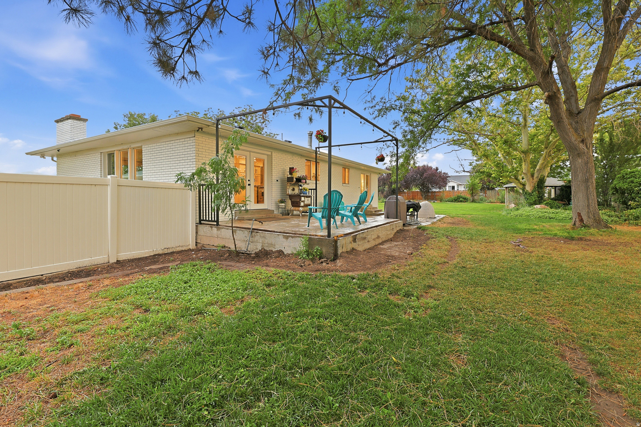 TRESTLE COURT - Residential