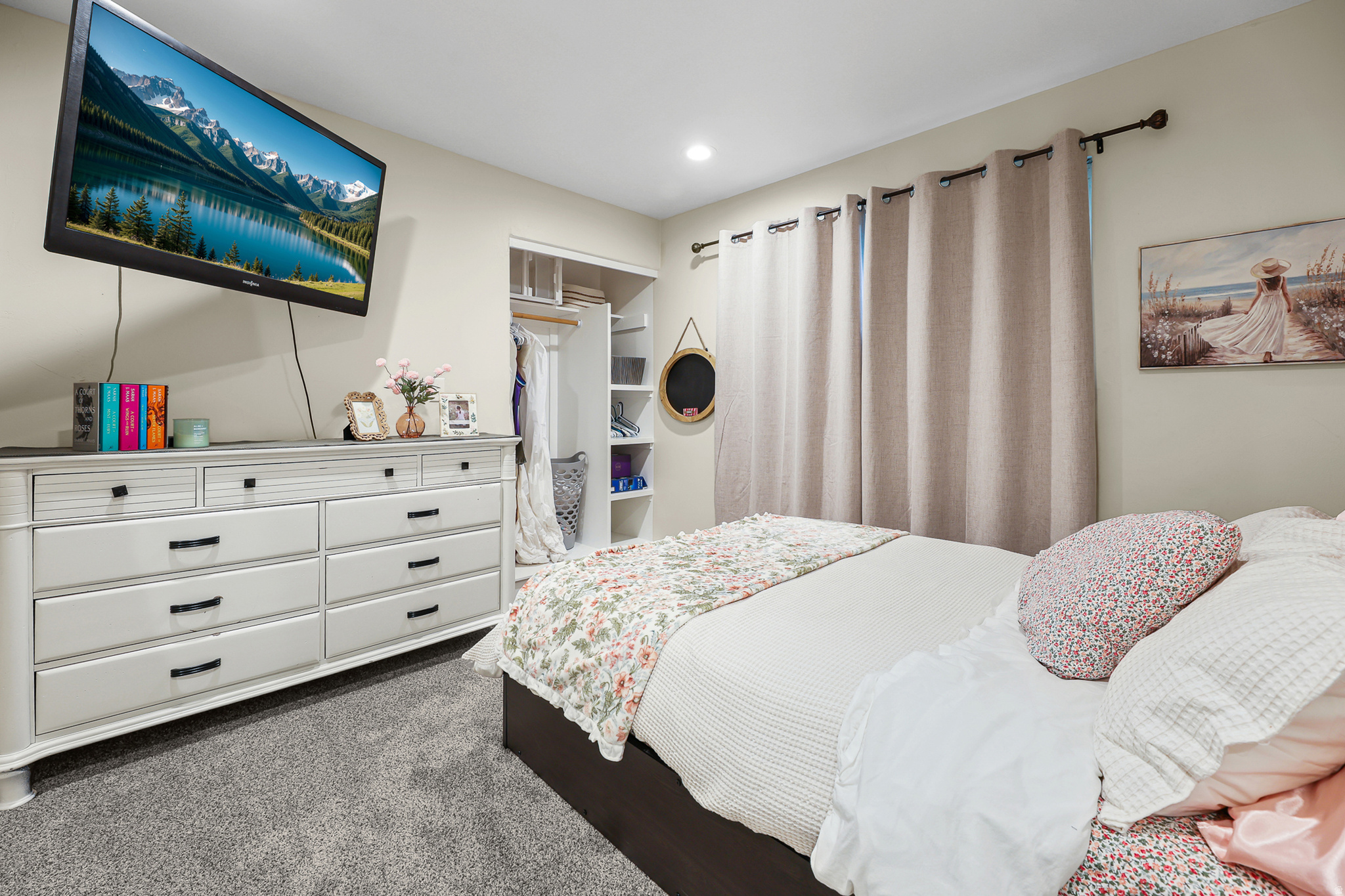 TRESTLE COURT - Residential