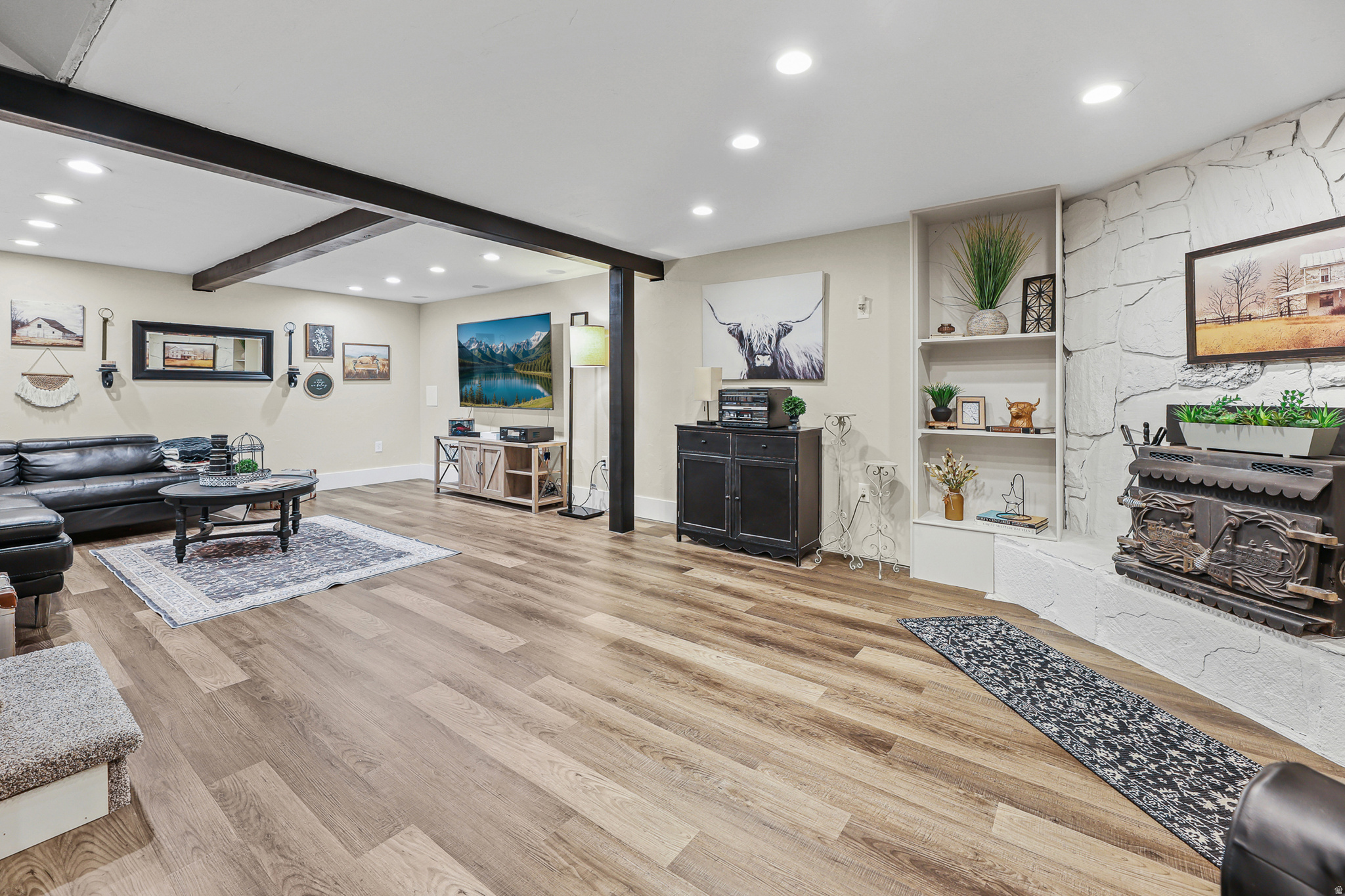 TRESTLE COURT - Residential