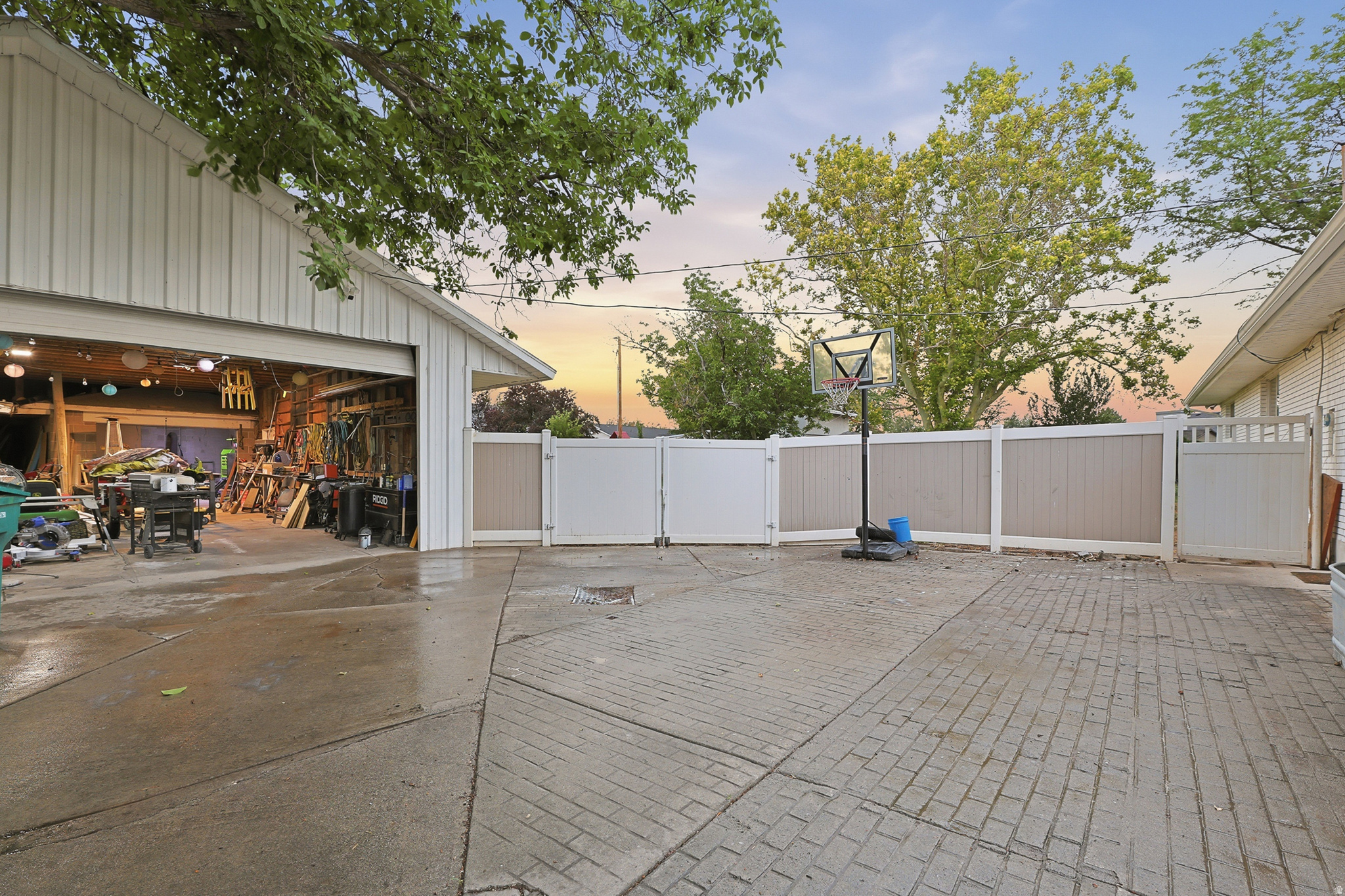 TRESTLE COURT - Residential
