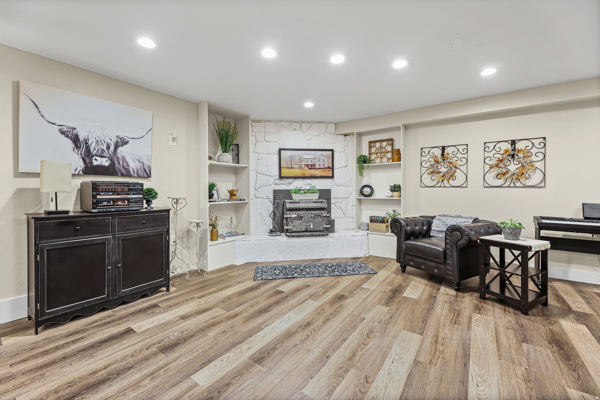 TRESTLE COURT - Residential