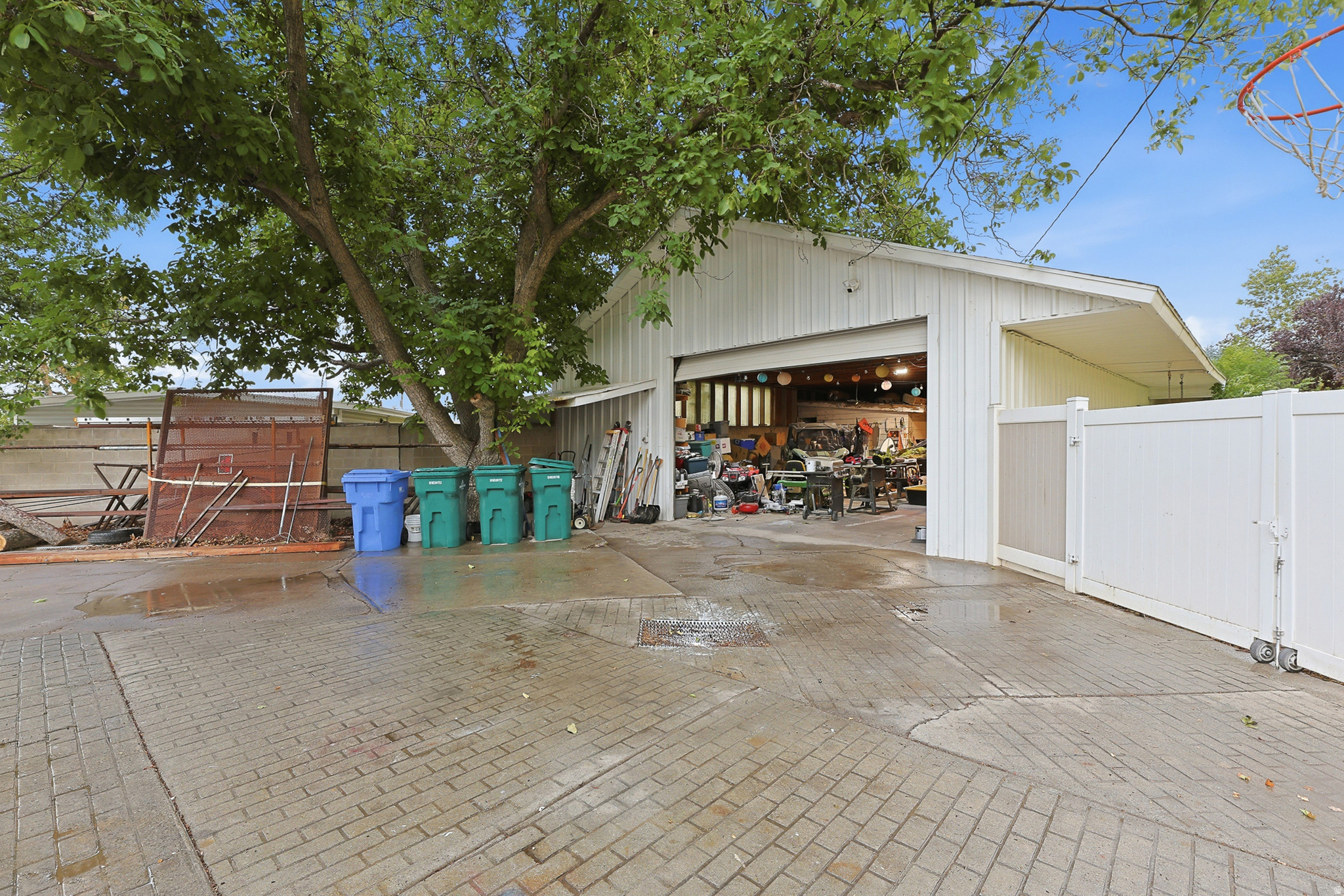 TRESTLE COURT - Residential
