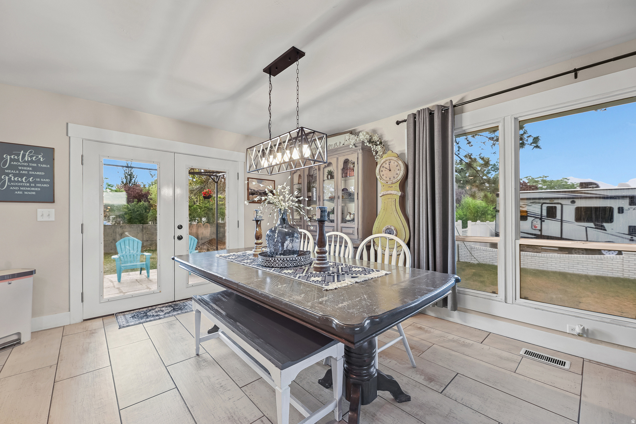 TRESTLE COURT - Residential