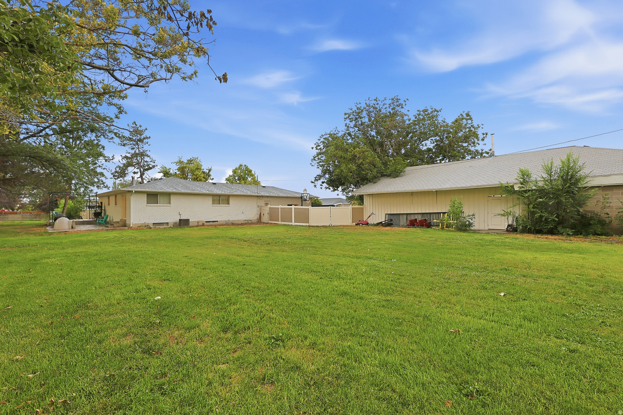 TRESTLE COURT - Residential