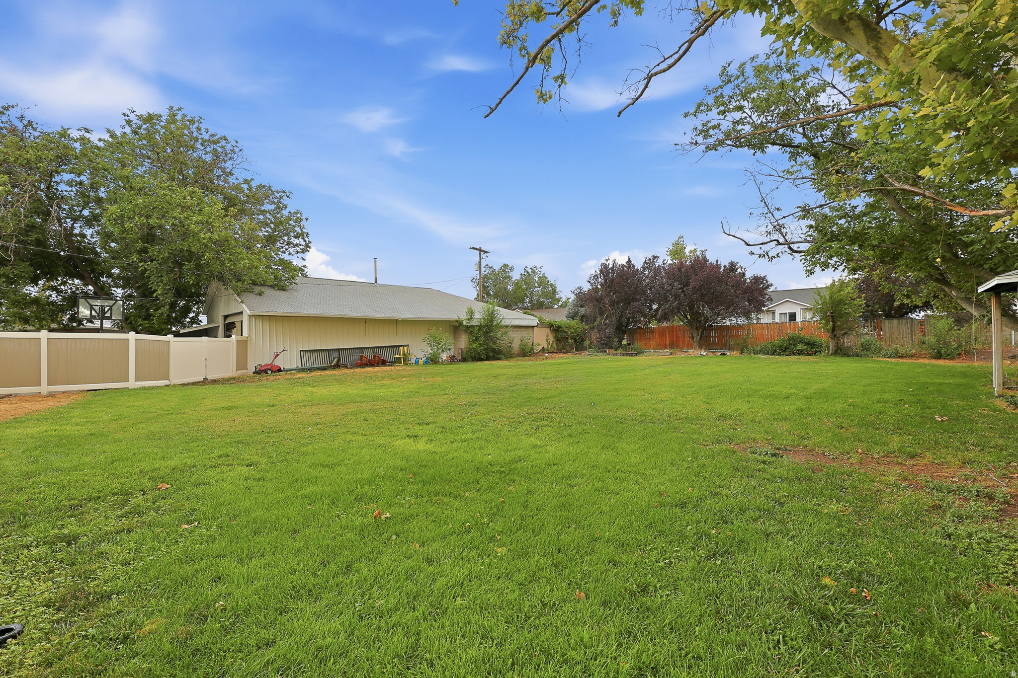 TRESTLE COURT - Residential