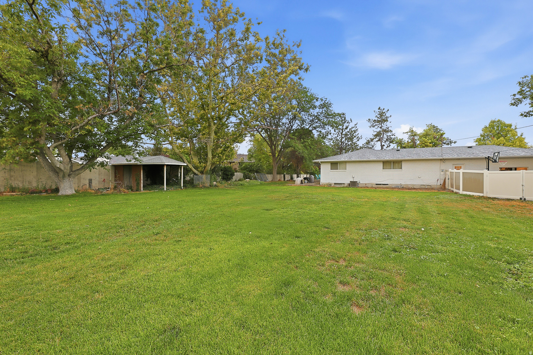 TRESTLE COURT - Residential
