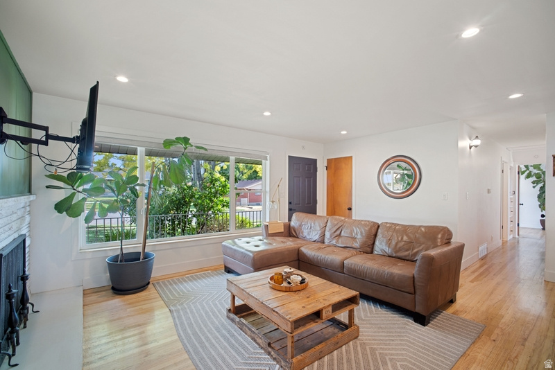 ARTISTIC SUB - Residential