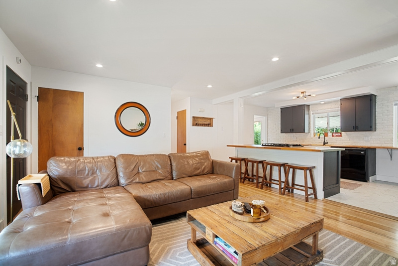 ARTISTIC SUB - Residential