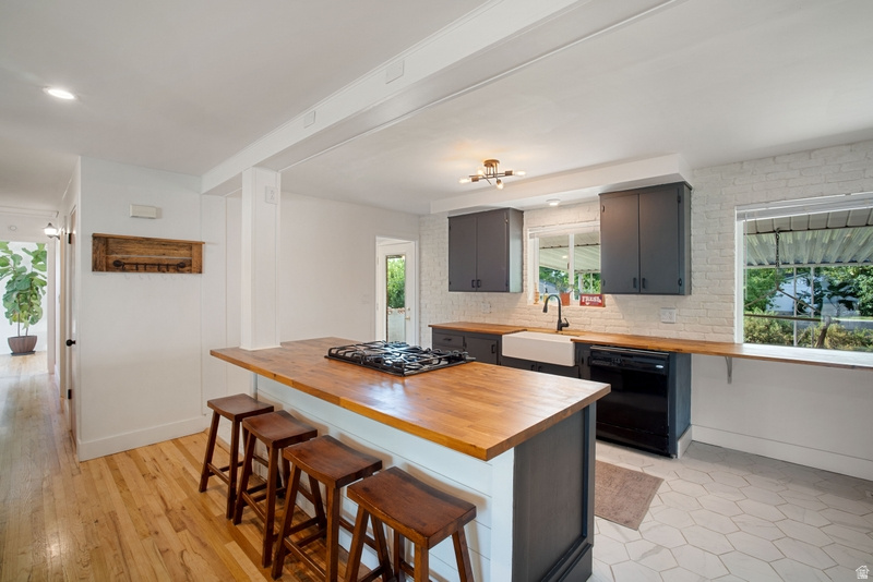 ARTISTIC SUB - Residential