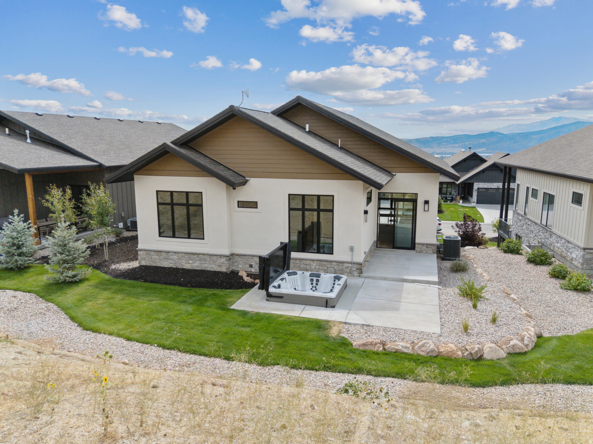 TRAPPERS RIDGE - Residential