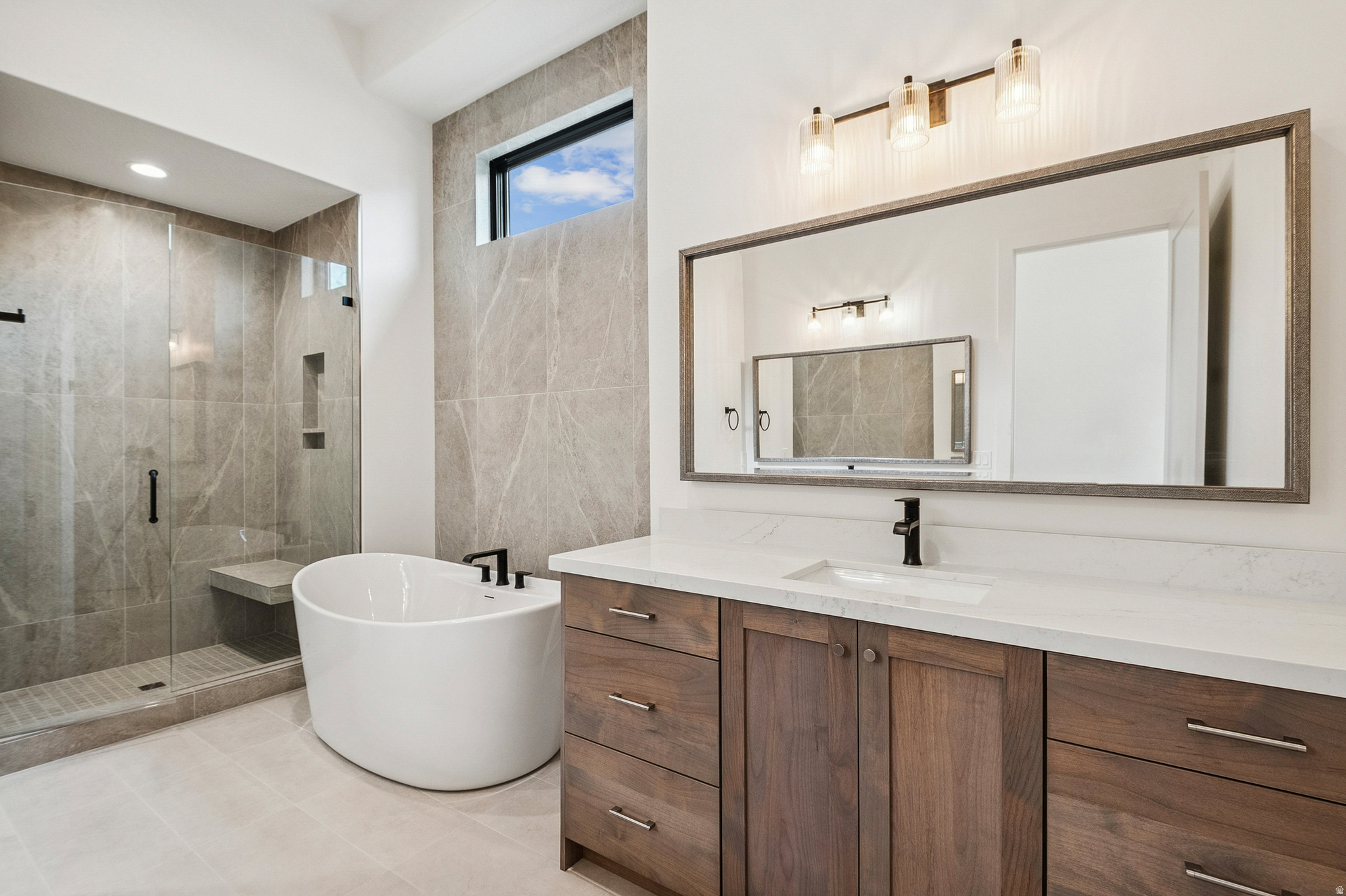 TRAPPERS RIDGE - Residential