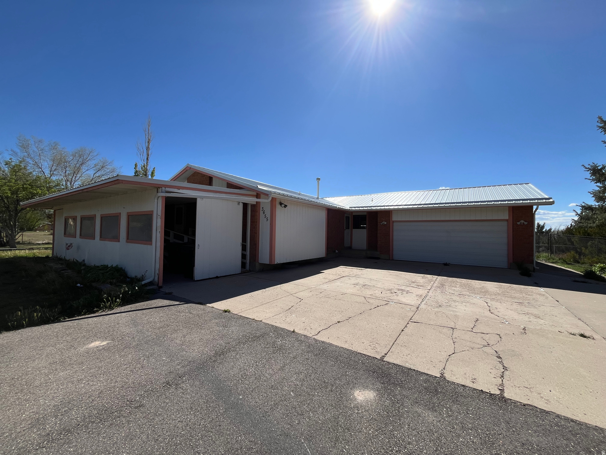 Huge lot, fully fenced and a home with great potential. Full basement ADU with separate entrance, kitchen, full bath and 4 bedrooms. Main floor has kitchen, two bedrooms, kitchen and living room.
