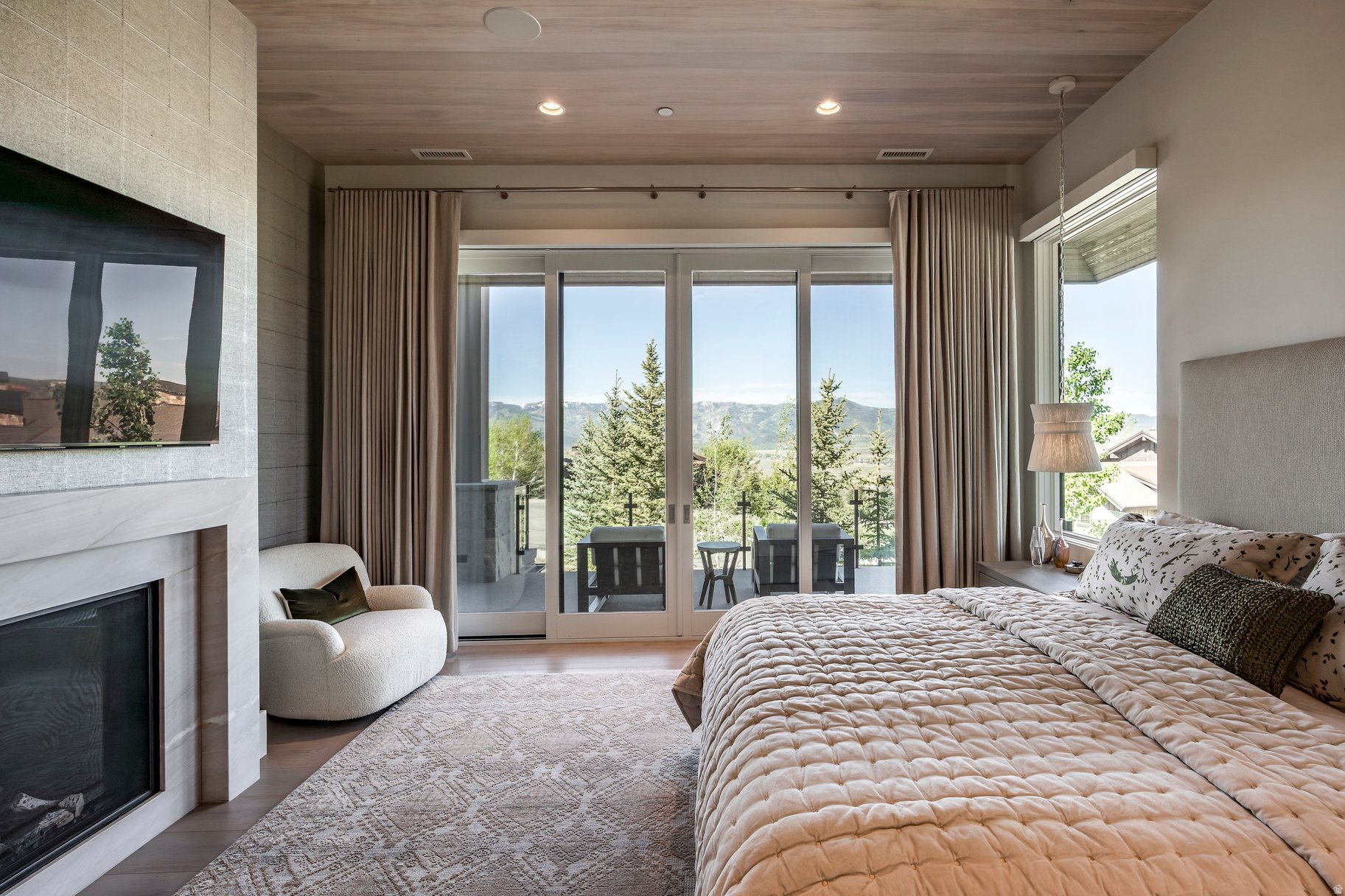 WEST HILLS - Residential