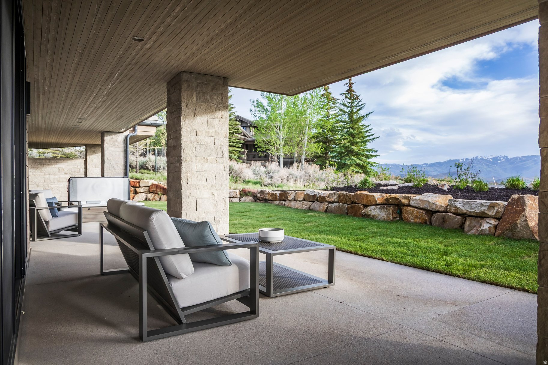 WEST HILLS - Residential