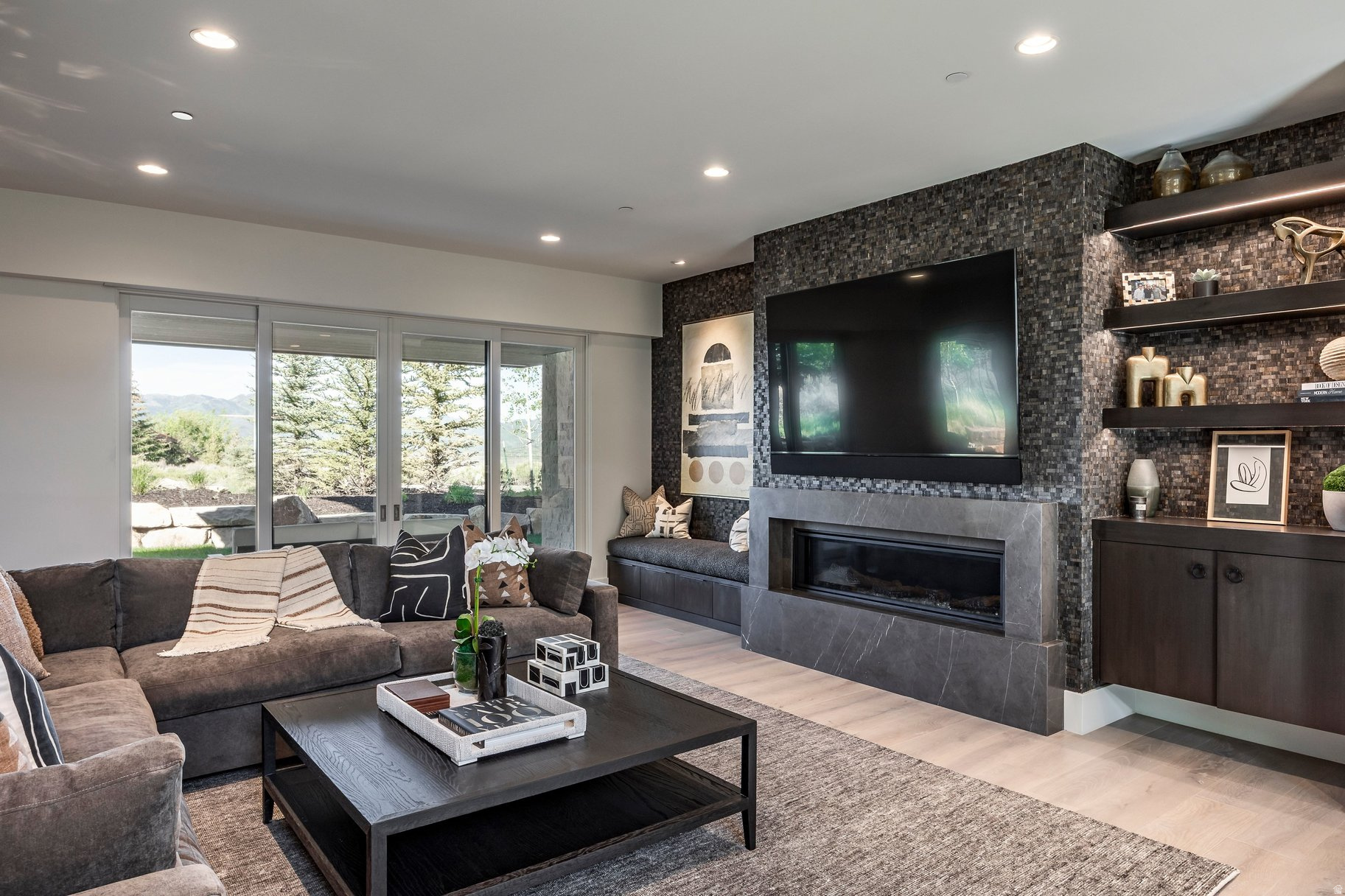 WEST HILLS - Residential