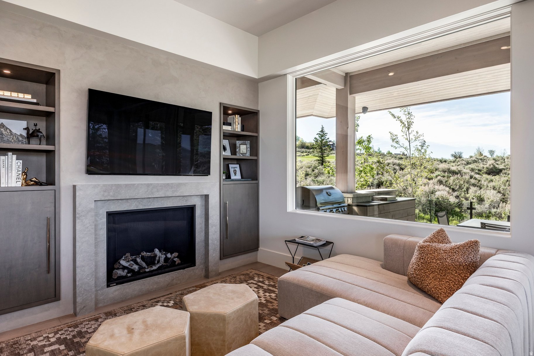 WEST HILLS - Residential