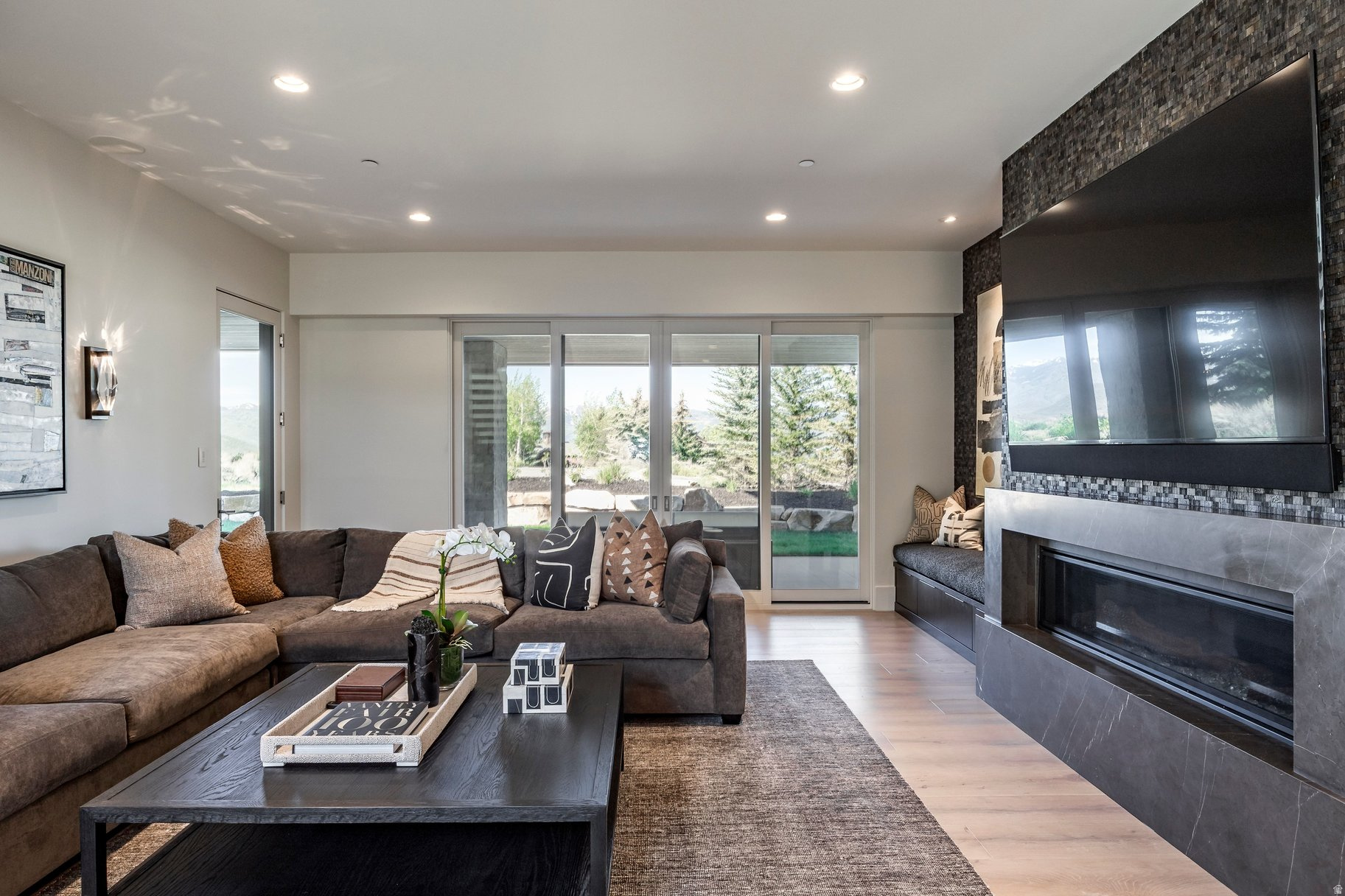 WEST HILLS - Residential