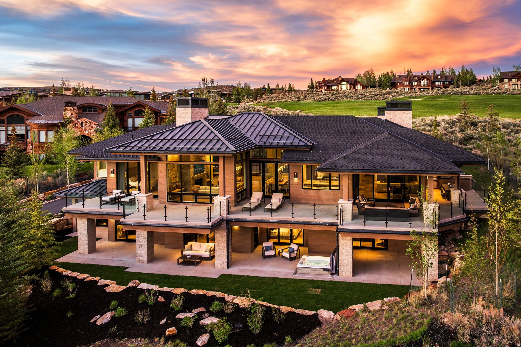 WEST HILLS - Residential