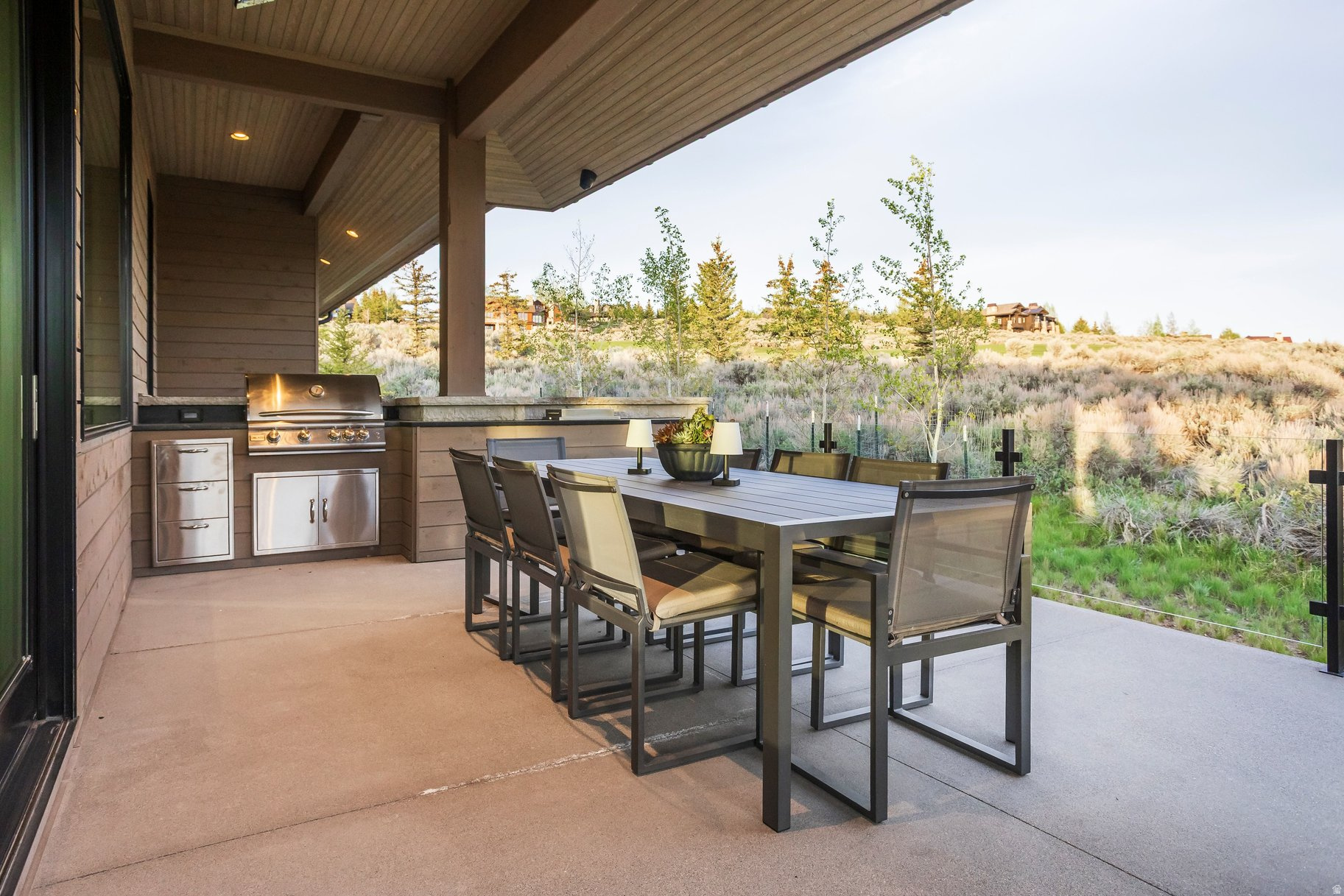 WEST HILLS - Residential