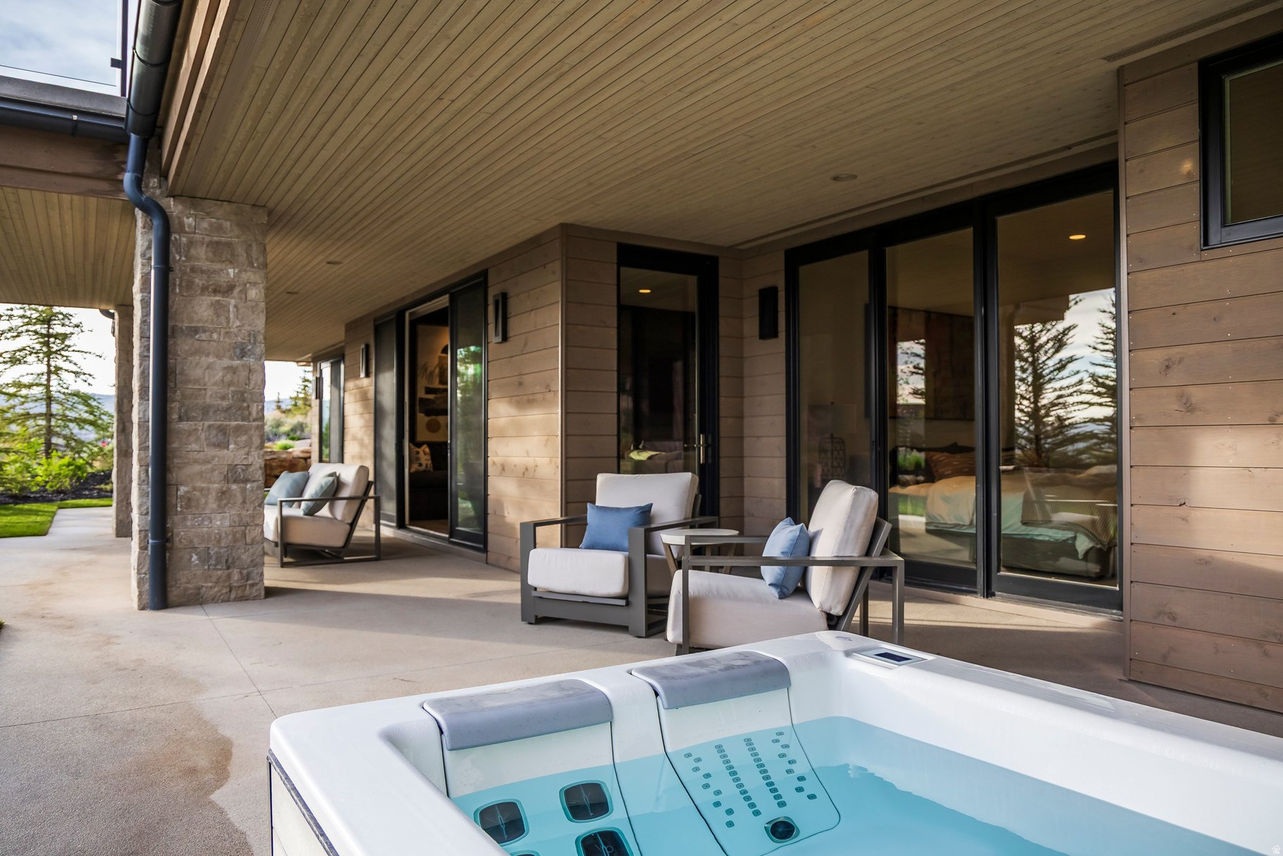 WEST HILLS - Residential