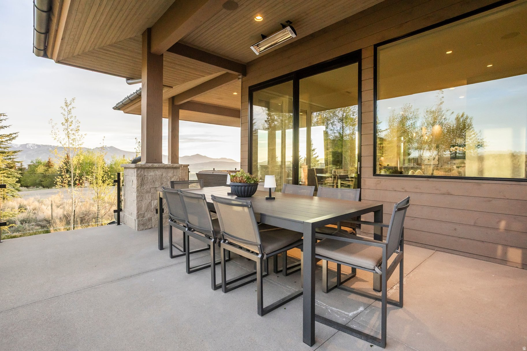 WEST HILLS - Residential