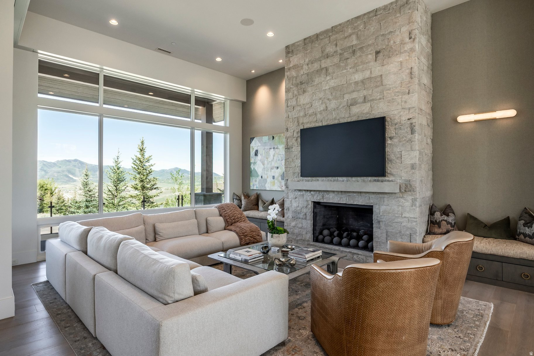 WEST HILLS - Residential