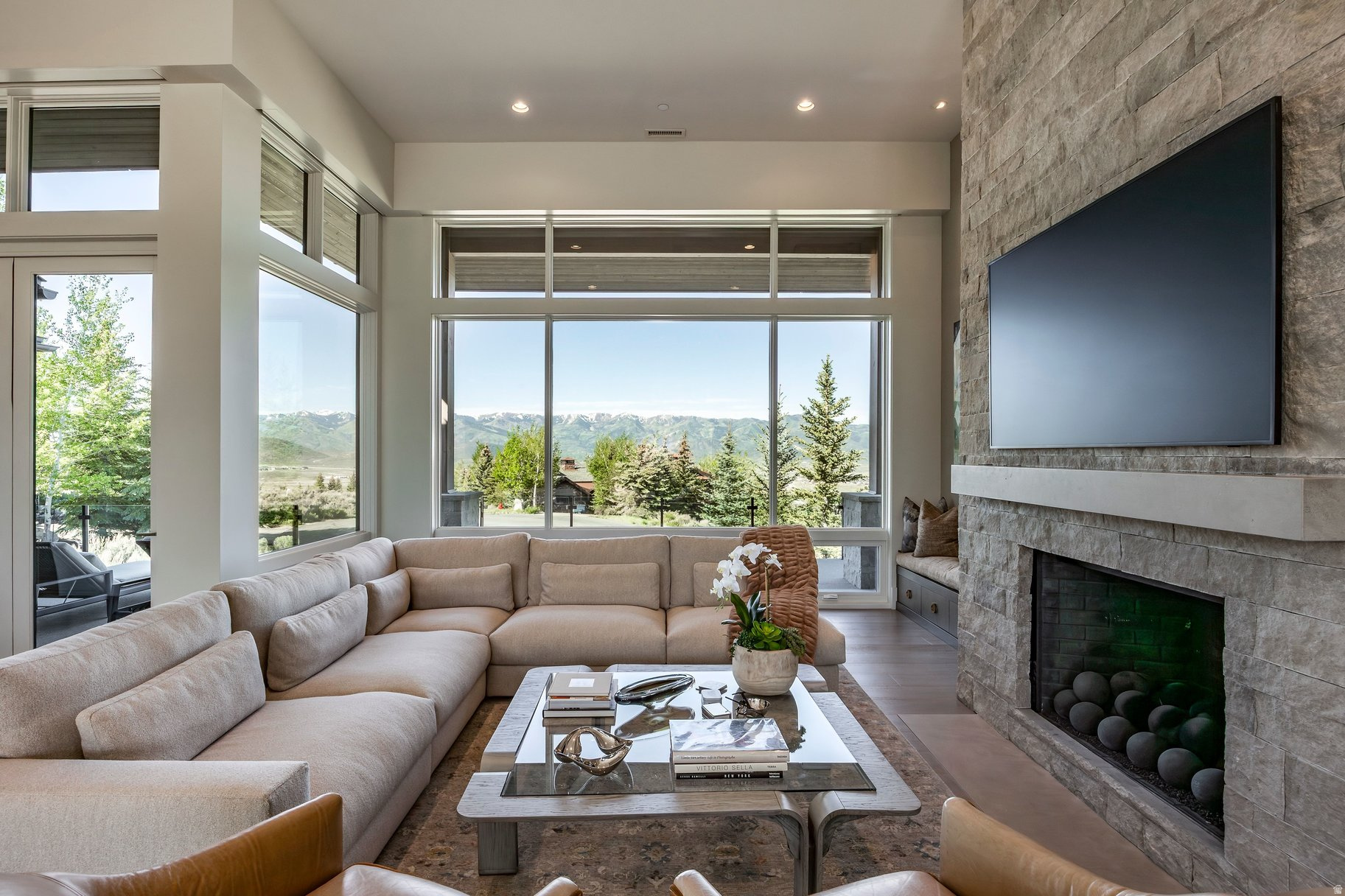 WEST HILLS - Residential