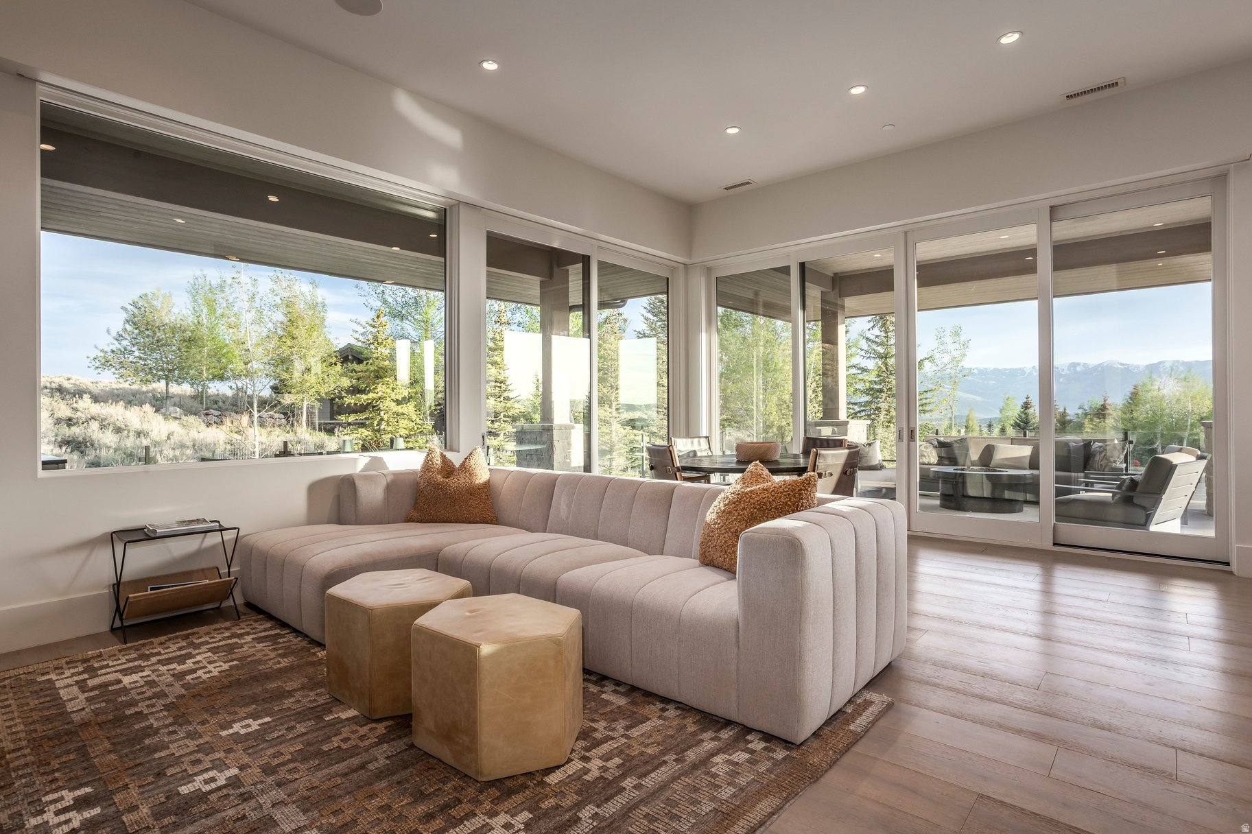 WEST HILLS - Residential