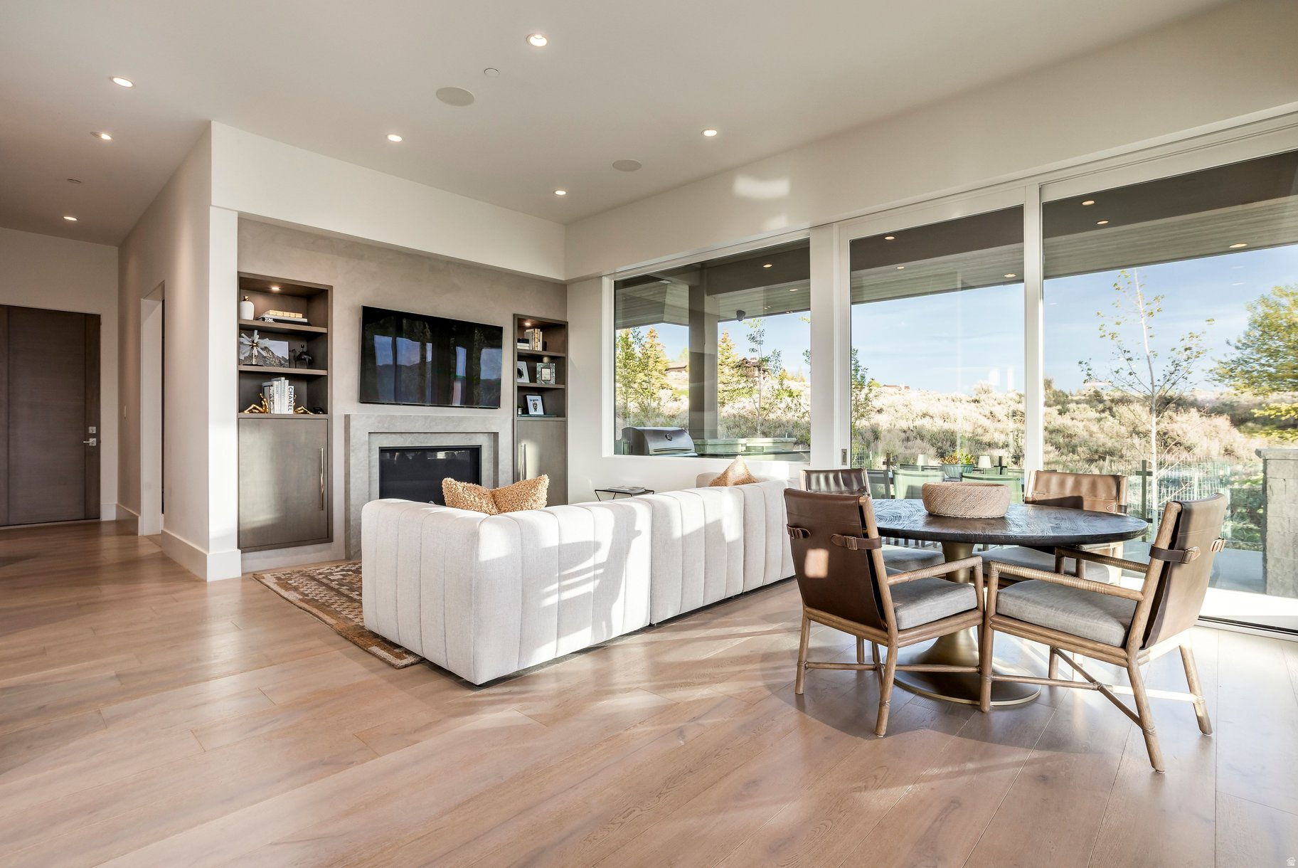 WEST HILLS - Residential