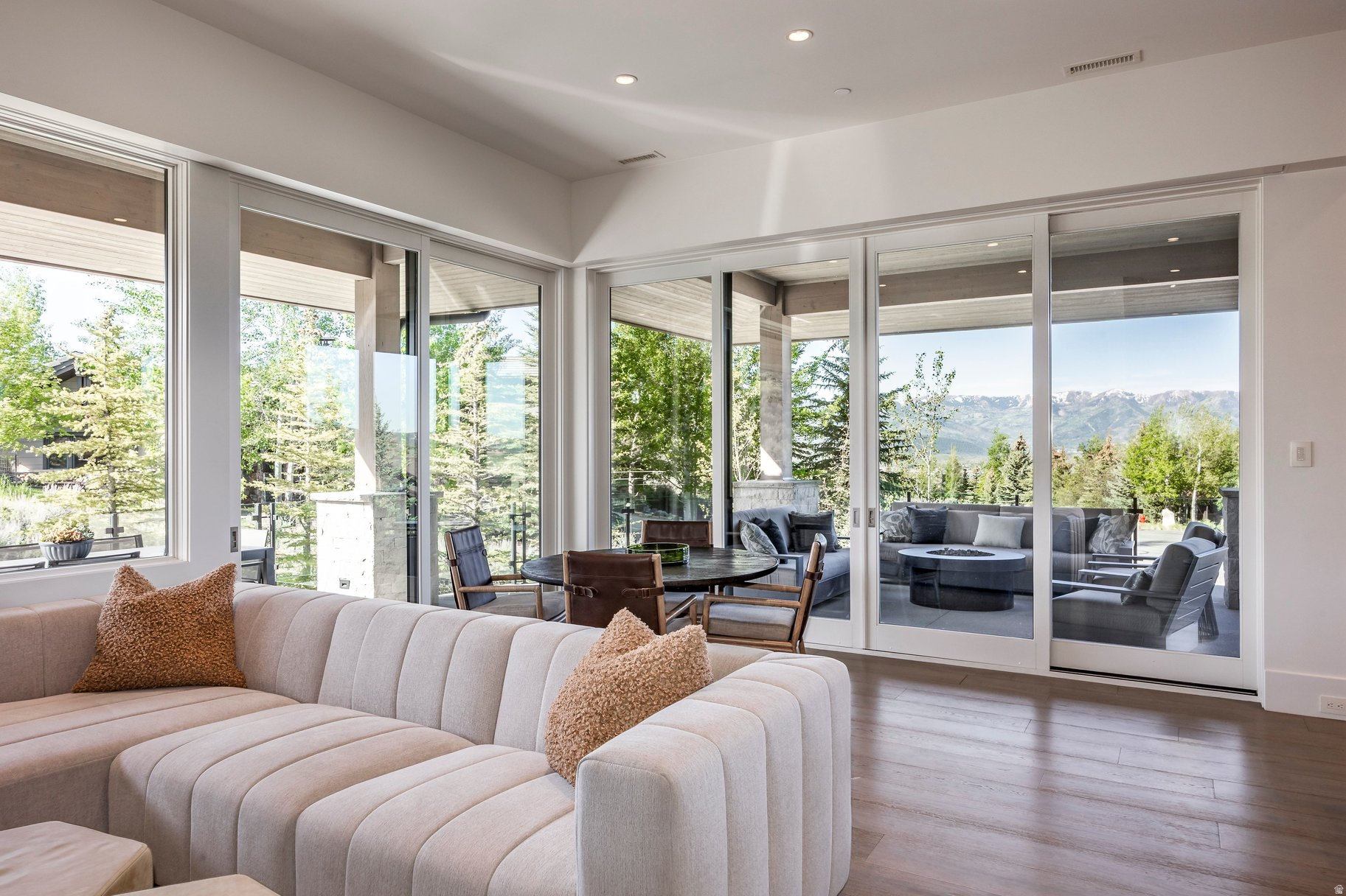 WEST HILLS - Residential