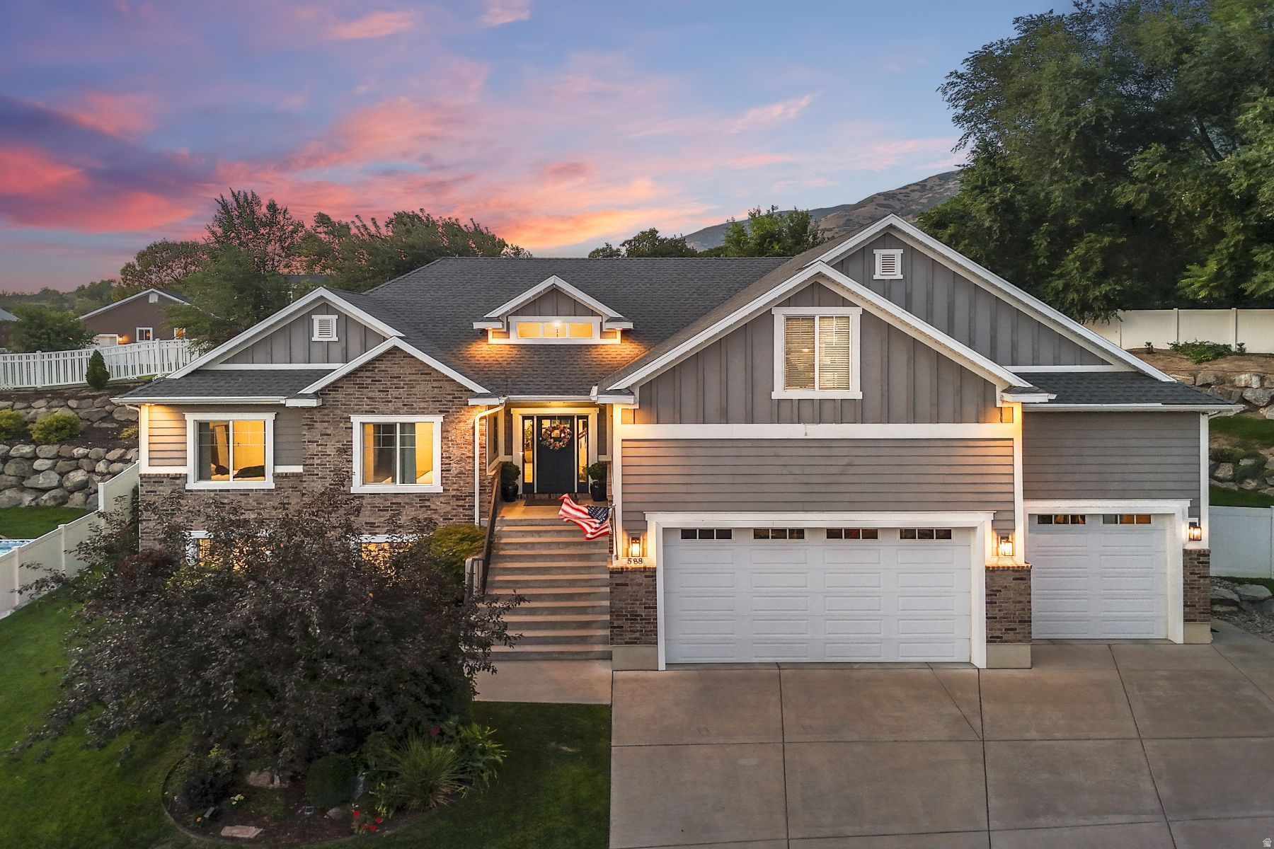 FARMINGTON MANORS - Residential