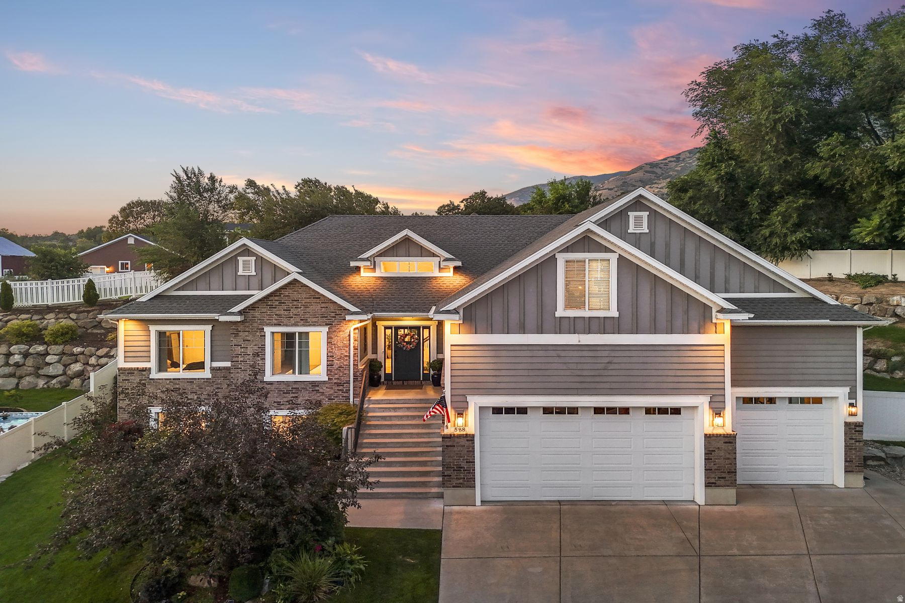 FARMINGTON MANORS - Residential