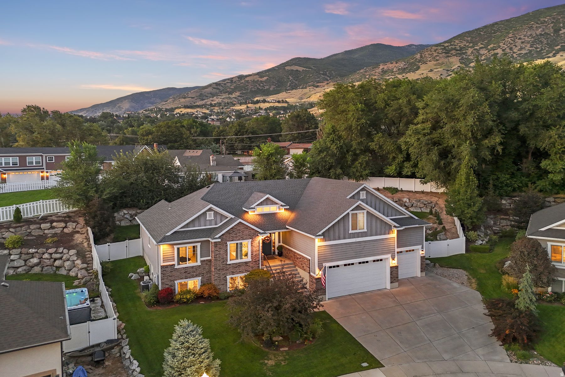 FARMINGTON MANORS - Residential