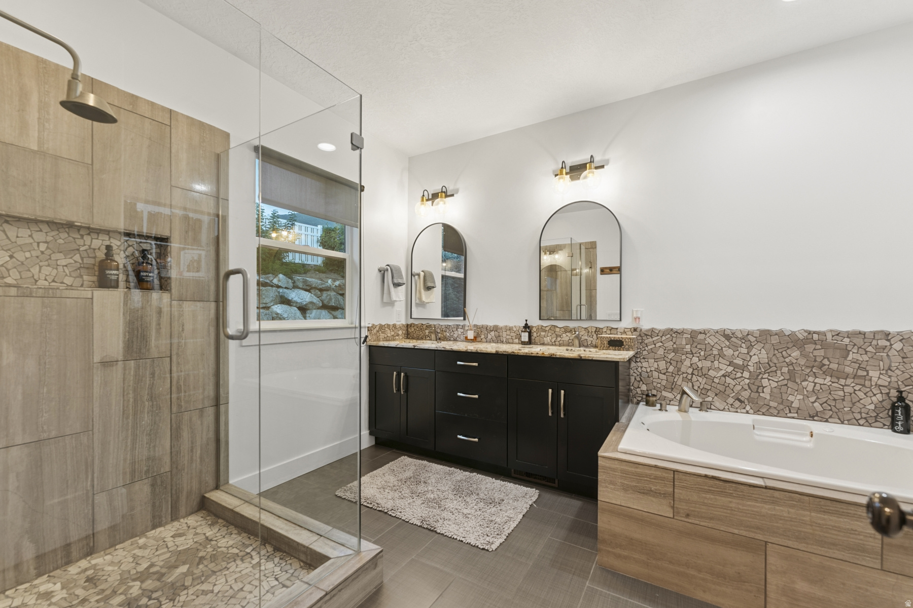 FARMINGTON MANORS - Residential