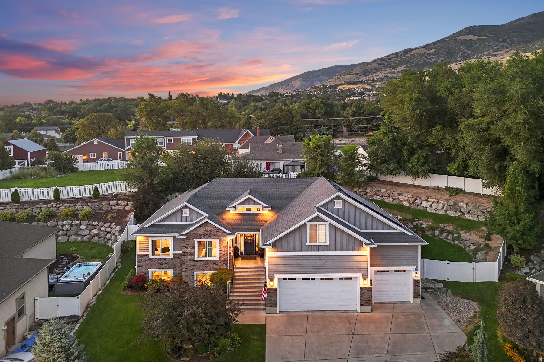 FARMINGTON MANORS - Residential