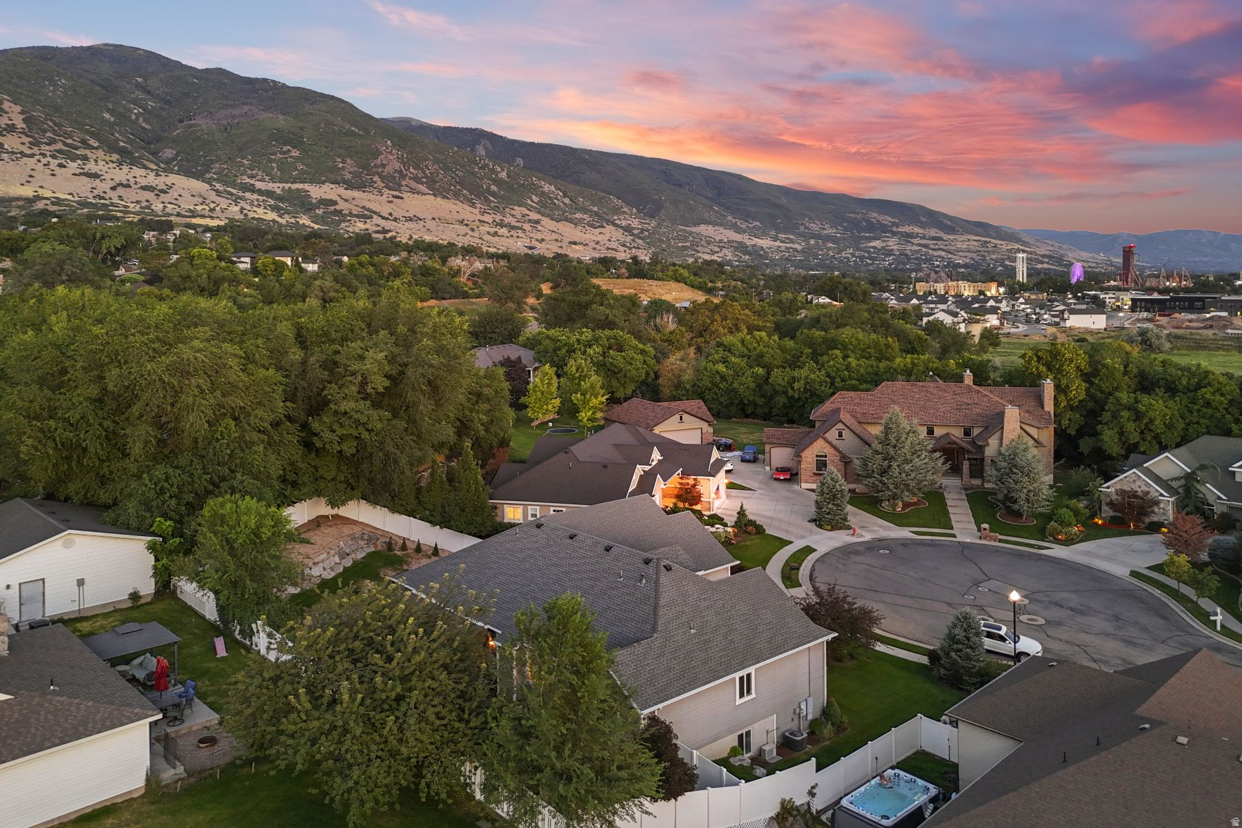 FARMINGTON MANORS - Residential