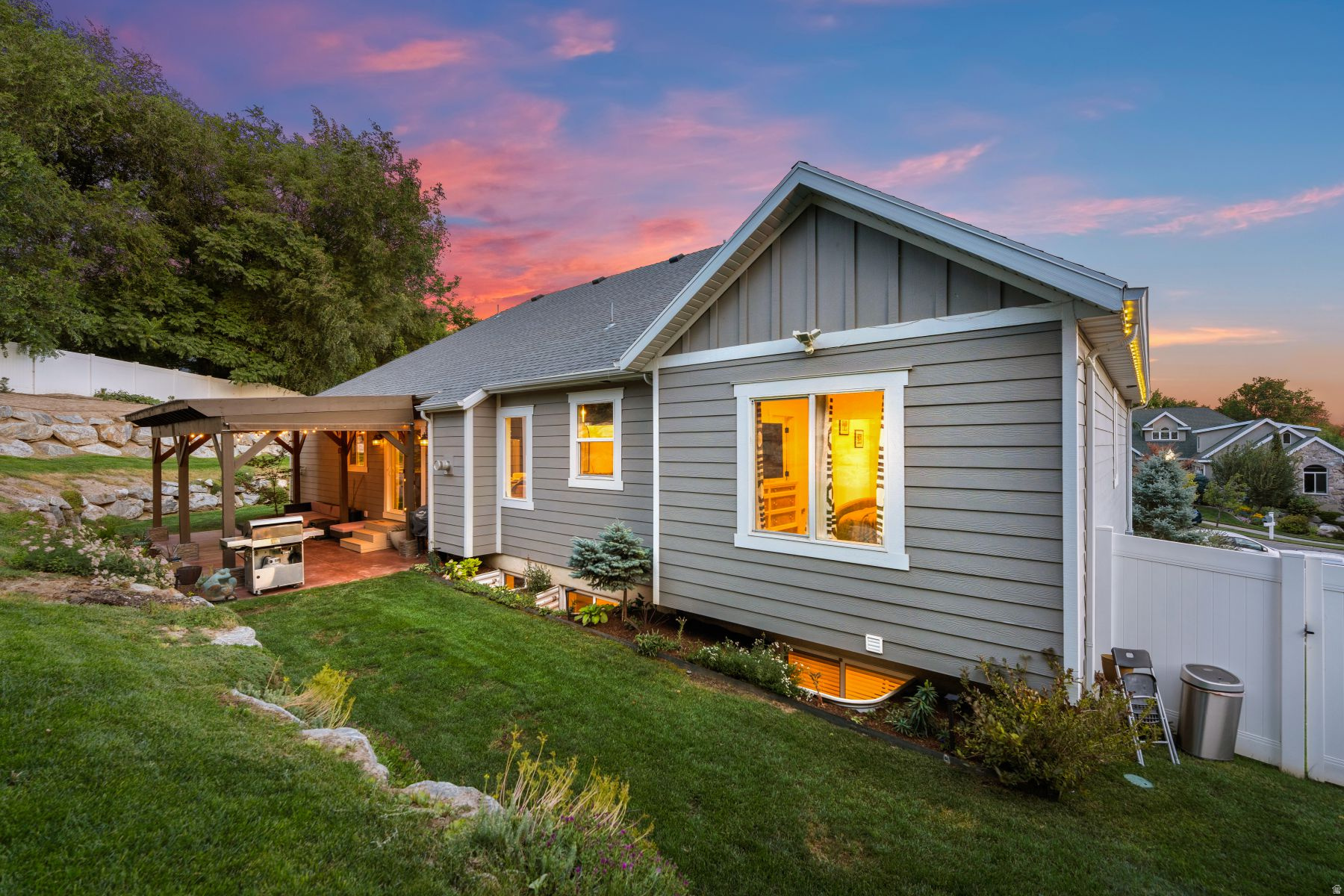 FARMINGTON MANORS - Residential