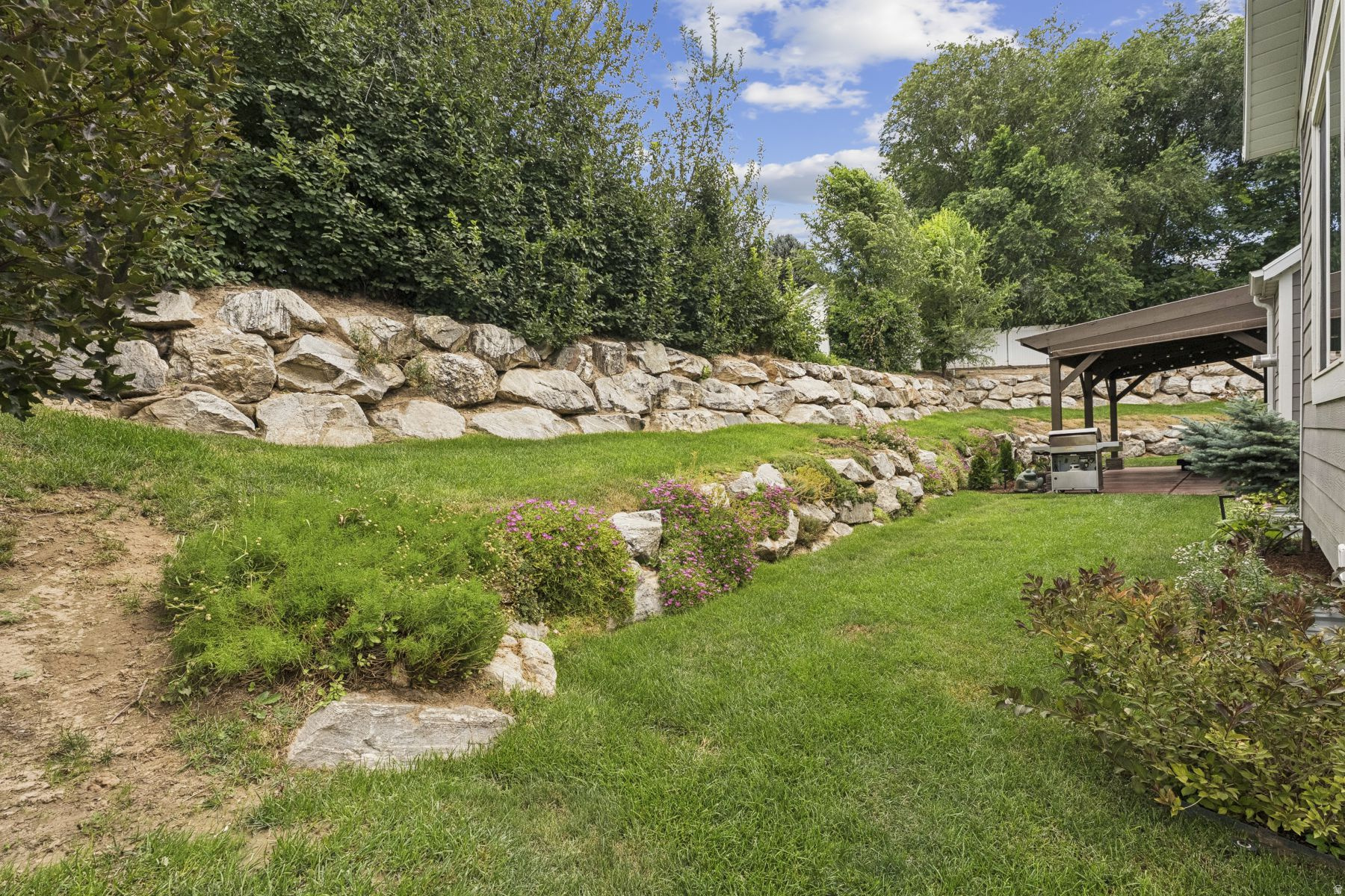 FARMINGTON MANORS - Residential