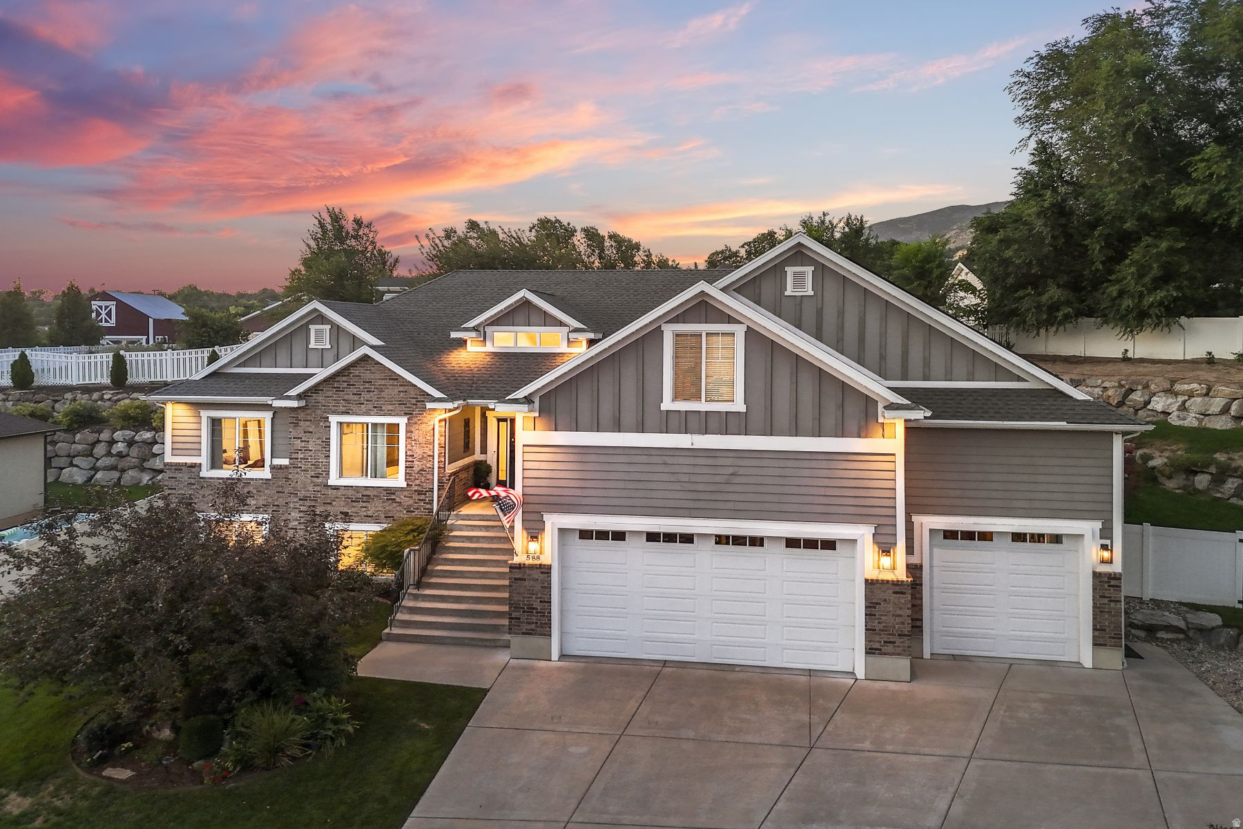FARMINGTON MANORS - Residential