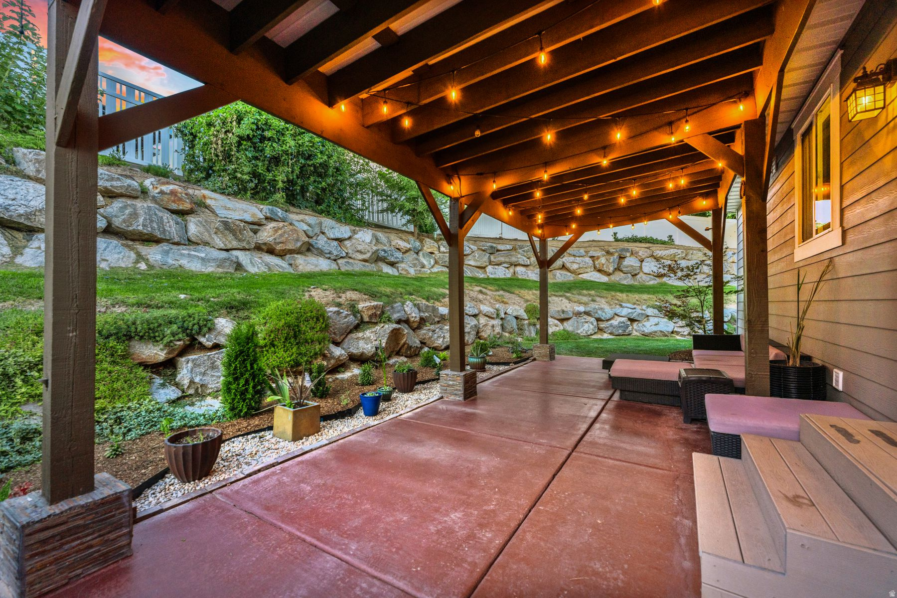 FARMINGTON MANORS - Residential