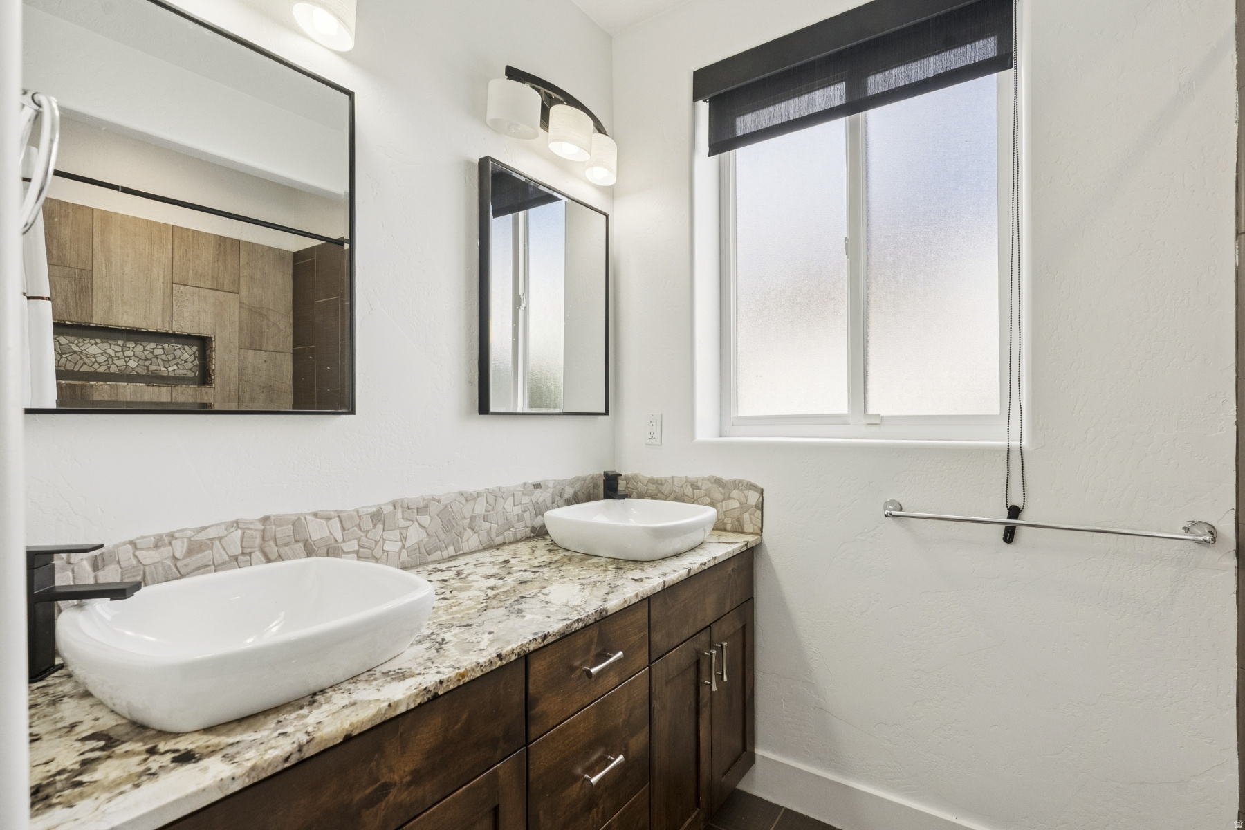 FARMINGTON MANORS - Residential